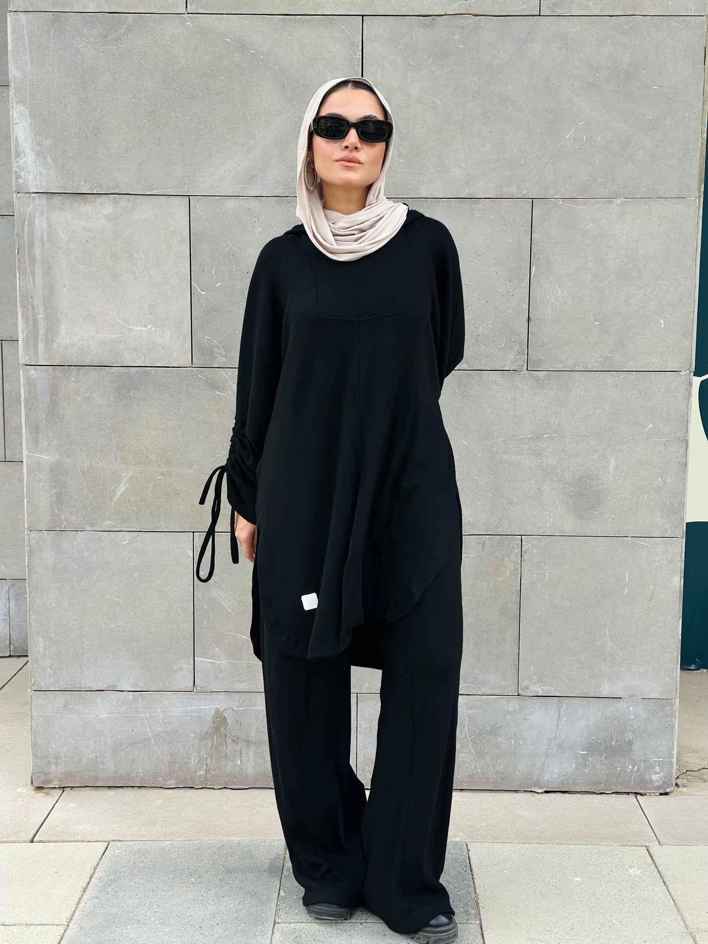 Arm Strings Comfy Wool Set in Black
