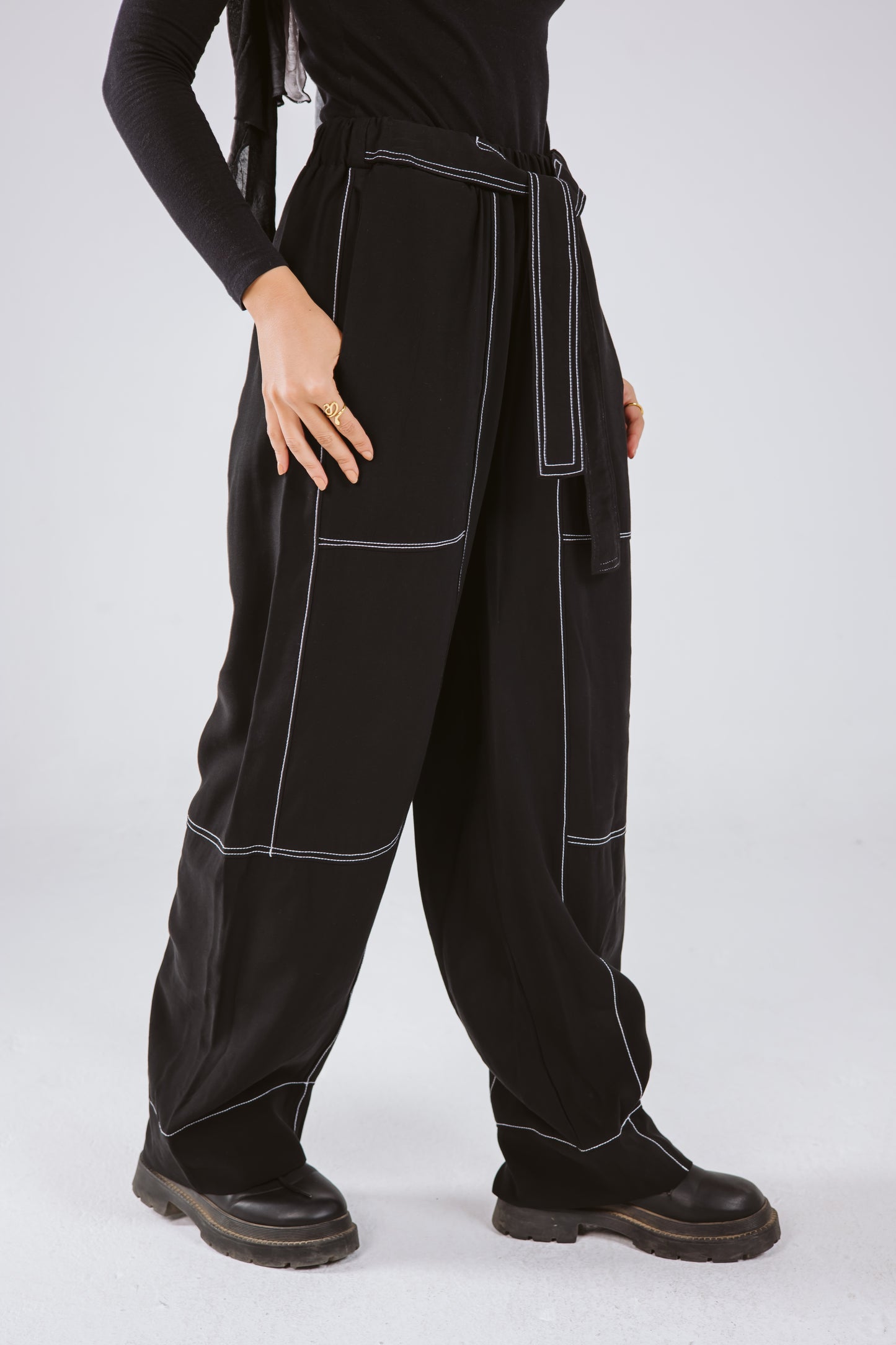 Stitches Wide Pants in Black