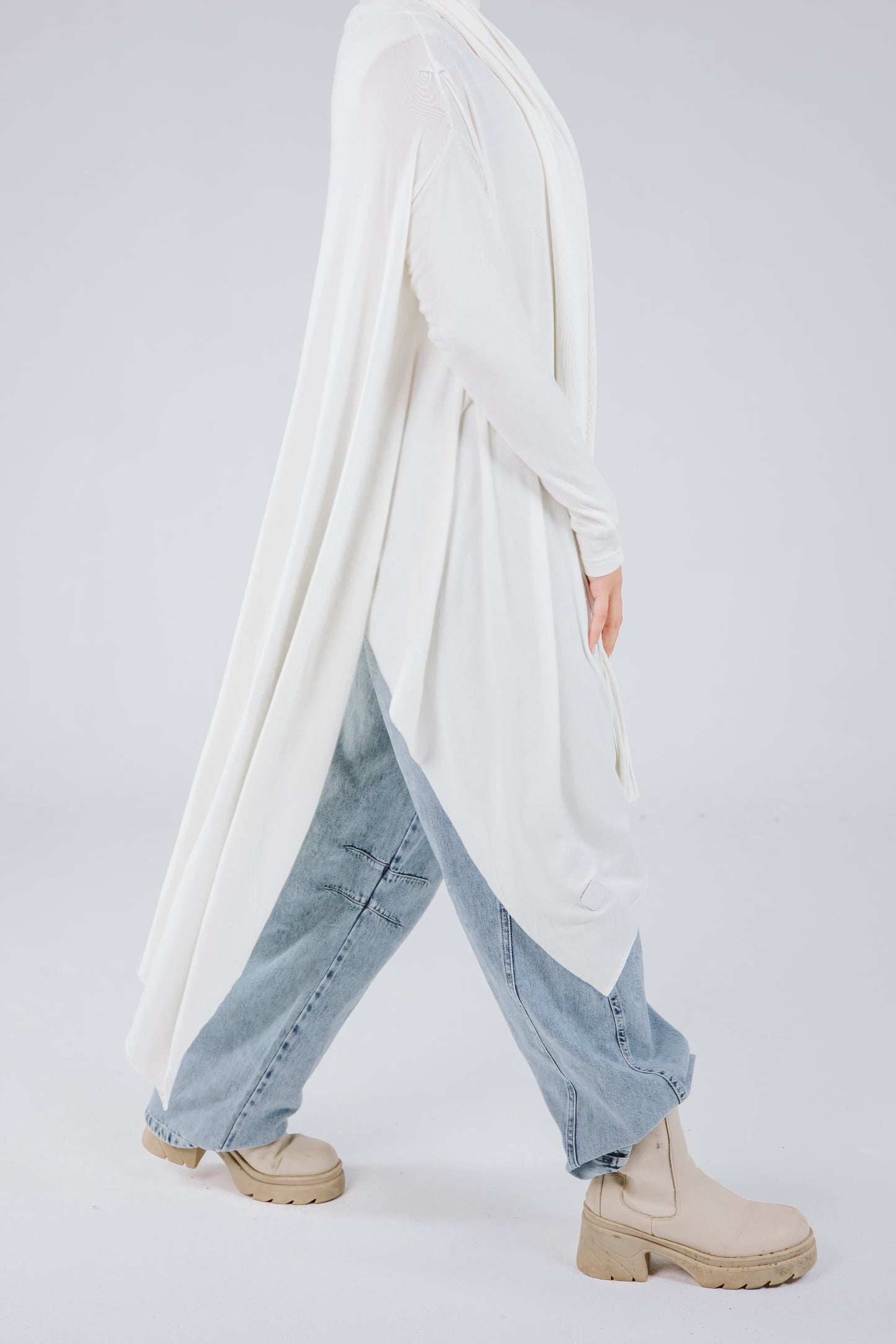 Waves Top with Fringes Scarf in White.