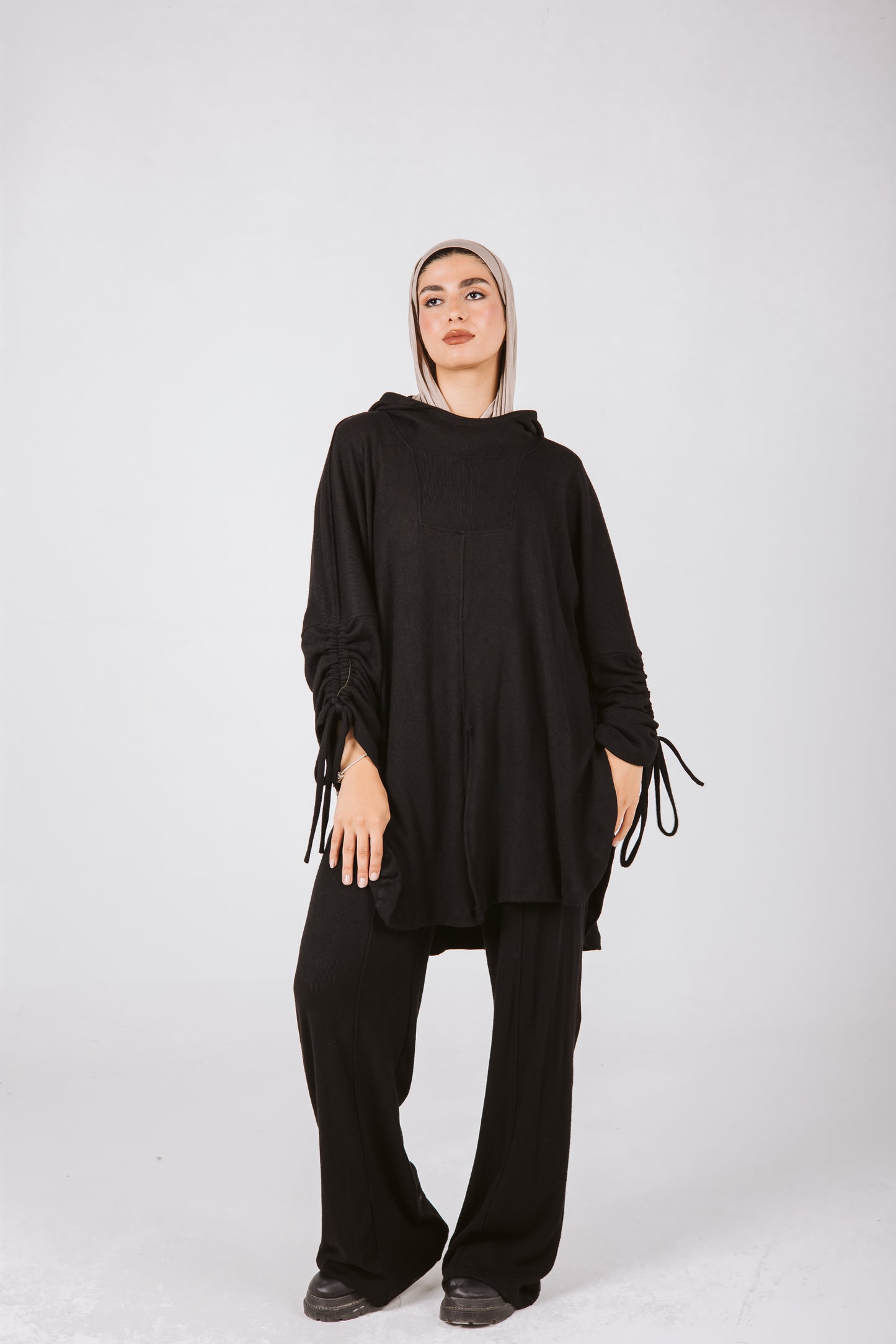 Arm Strings Comfy Wool Set in Black