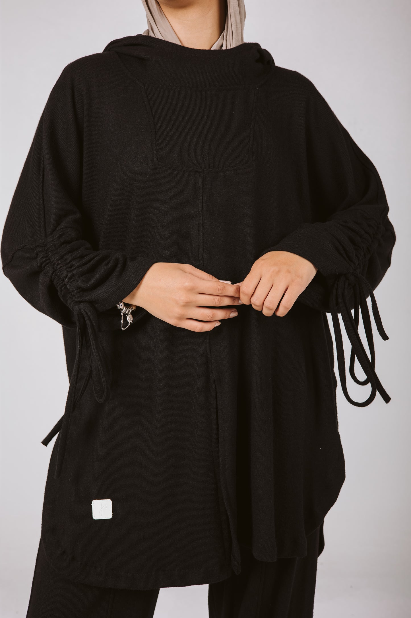 Arm Strings Comfy Wool Set in Black