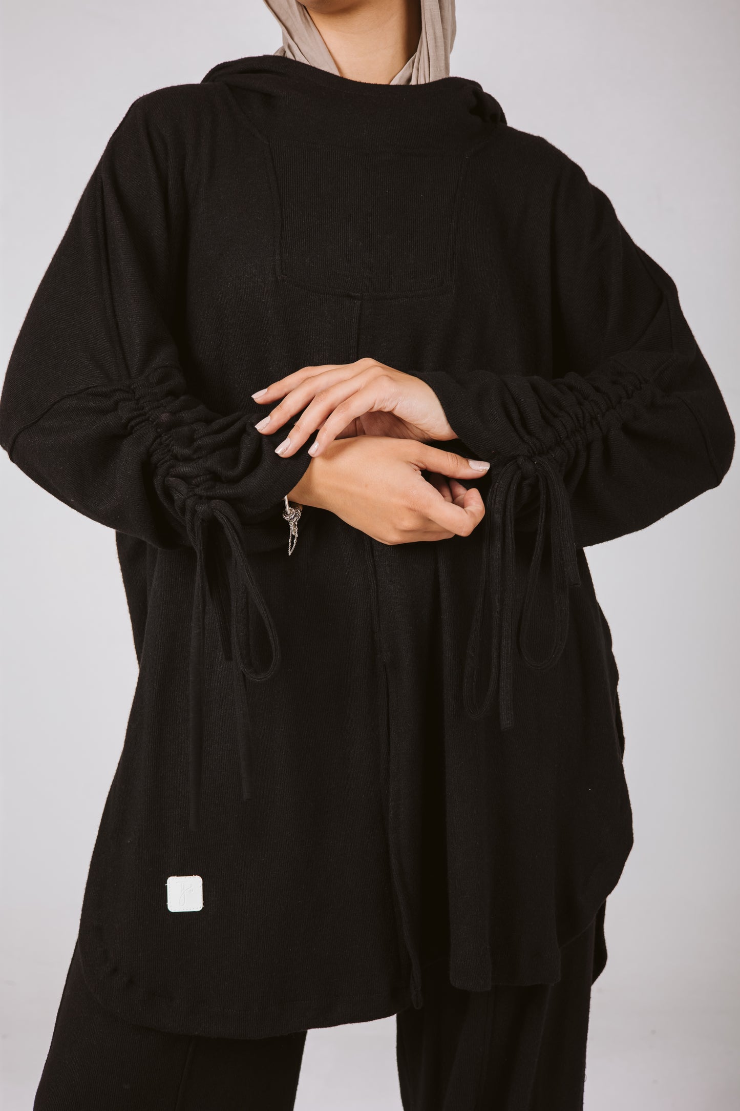 Arm Strings Comfy Wool Set in Black