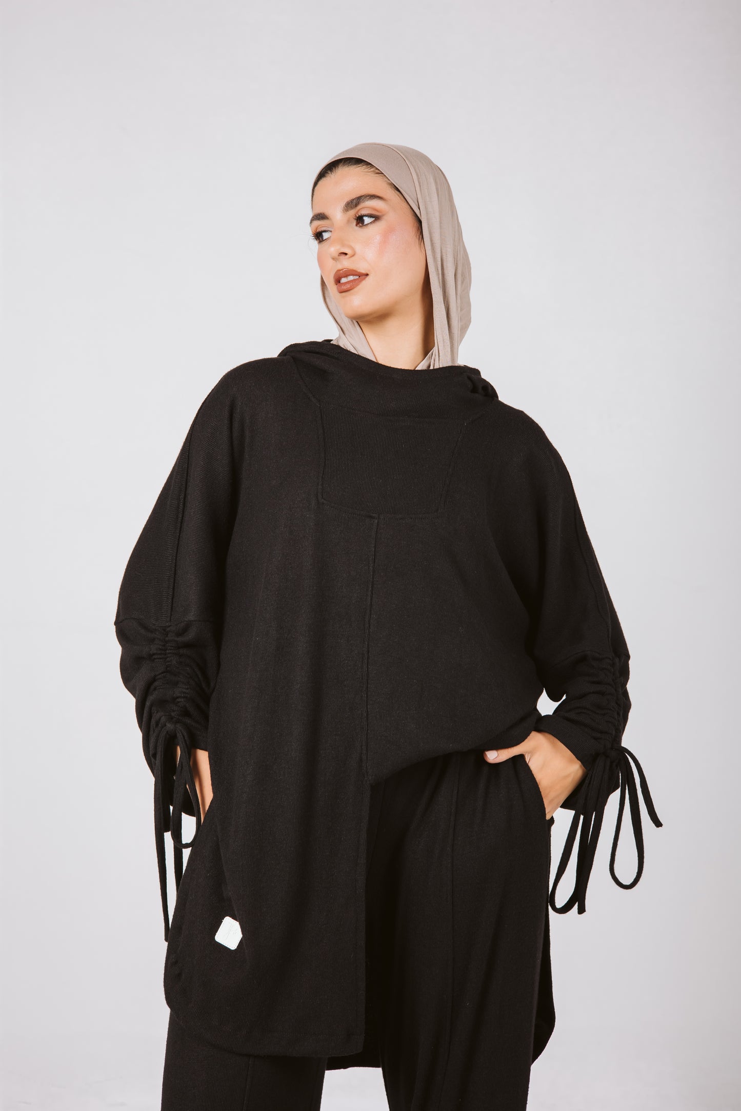 Arm Strings Comfy Wool Set in Black