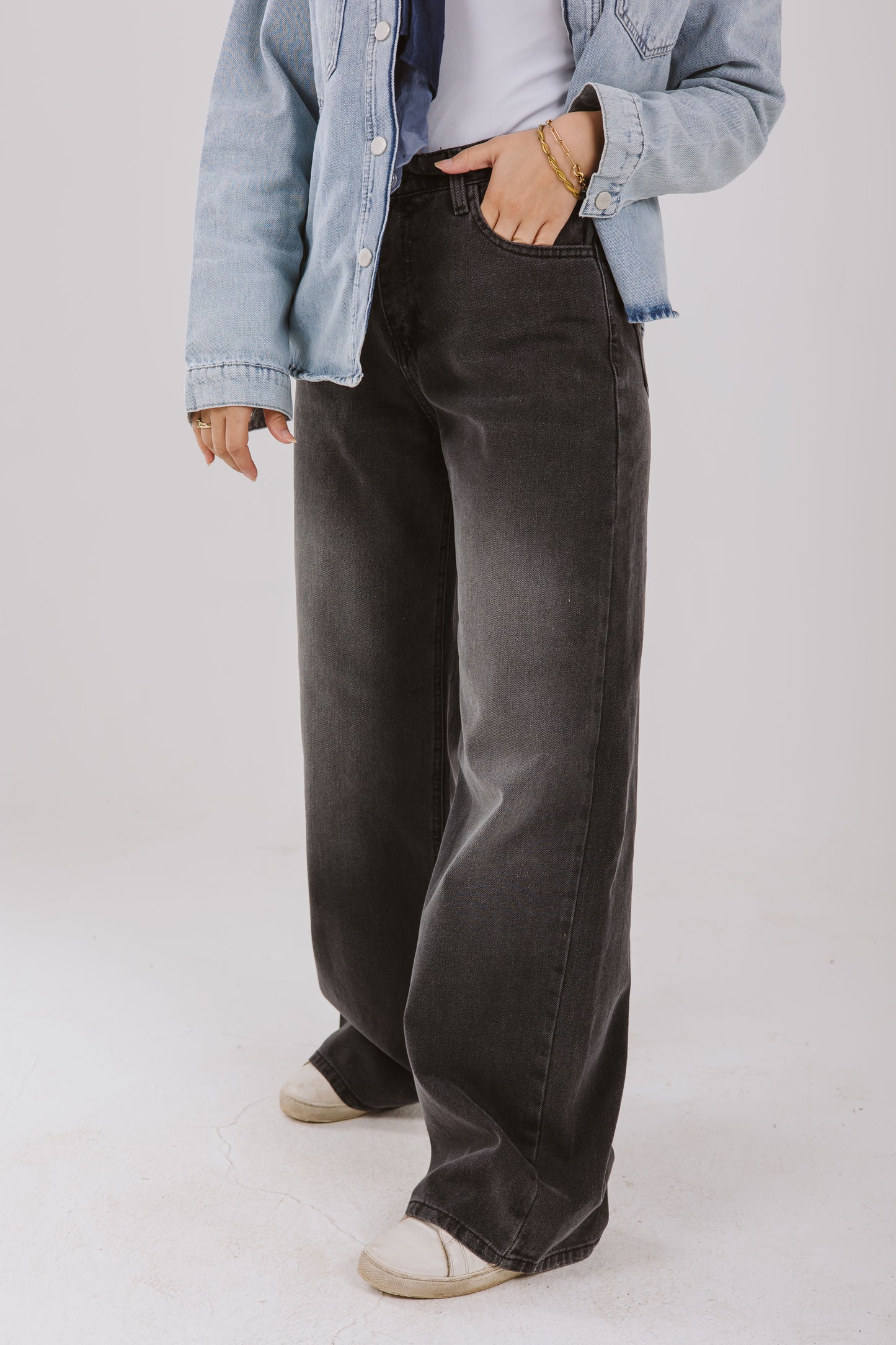 Straight Leg Denim pants in Dark Washed Gray