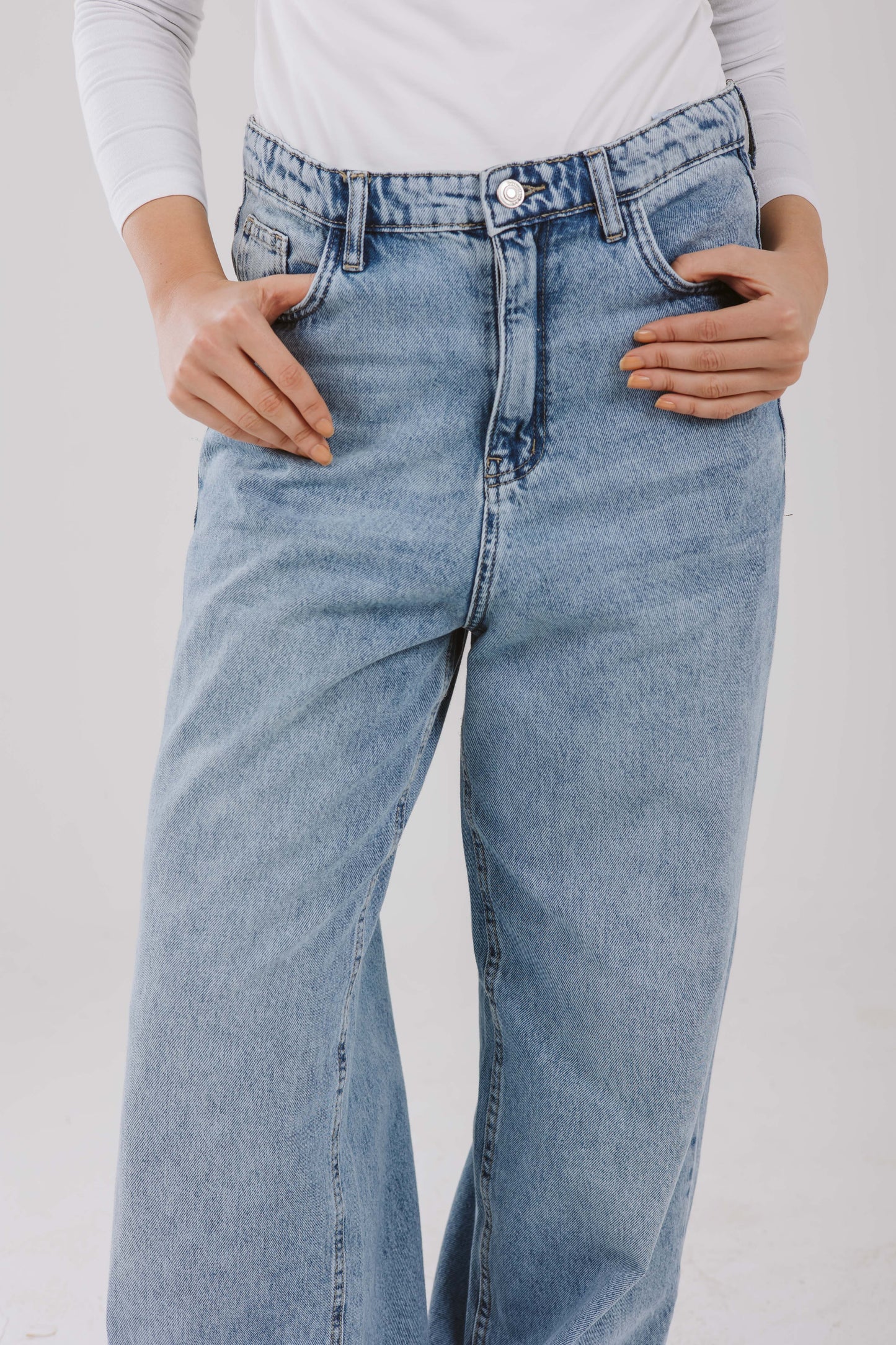 Straight Leg Denim Pants in Light Blue