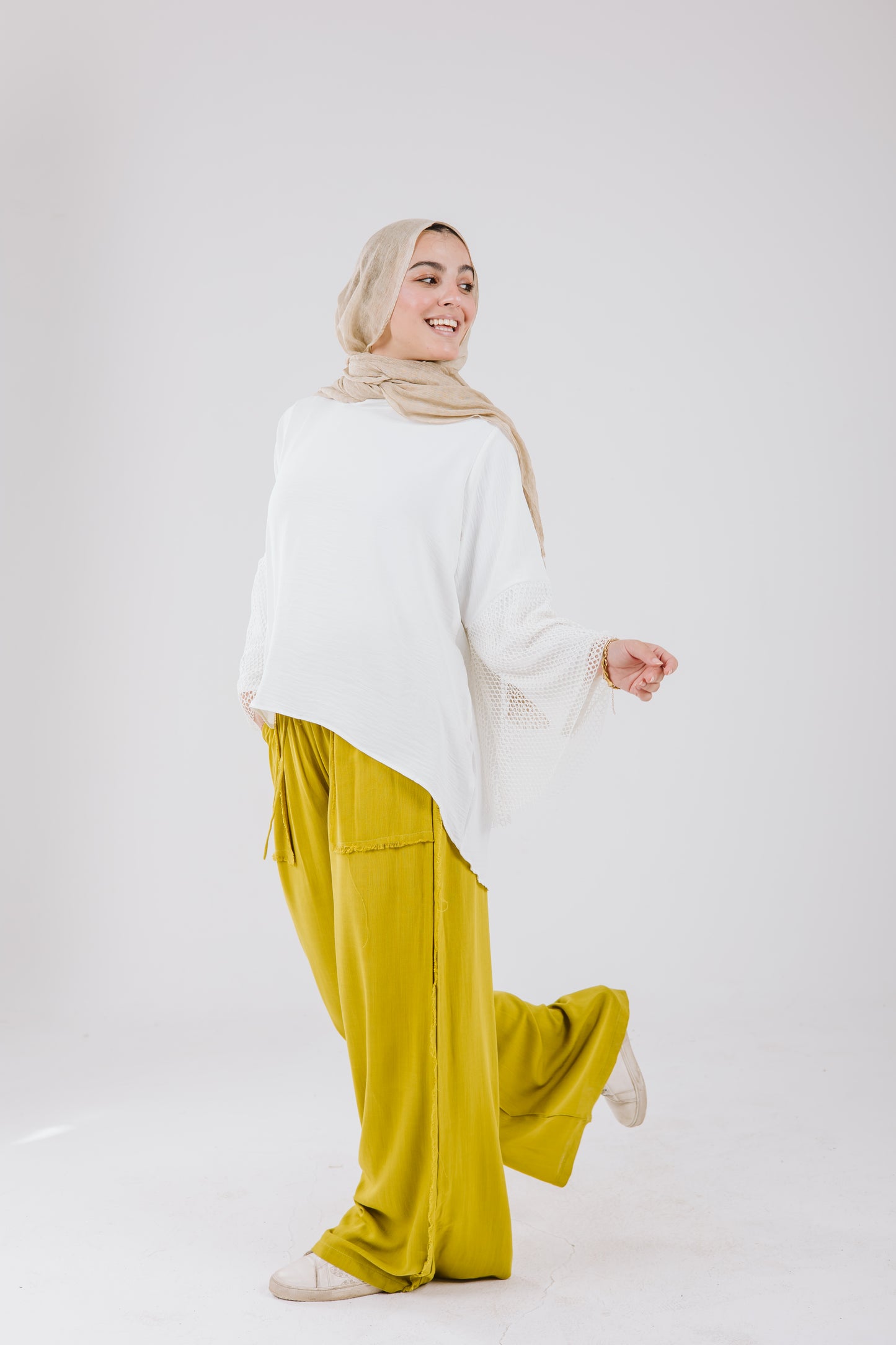 Net Sleeves High Low Top in White