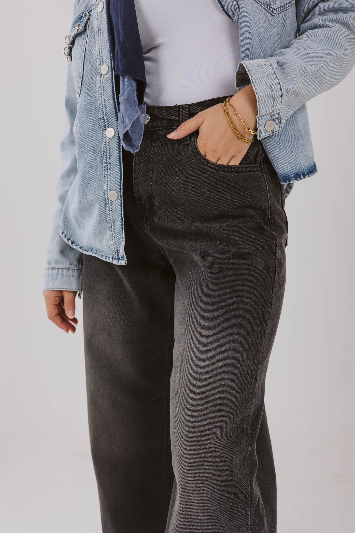 Straight Leg Denim pants in Dark Washed Gray