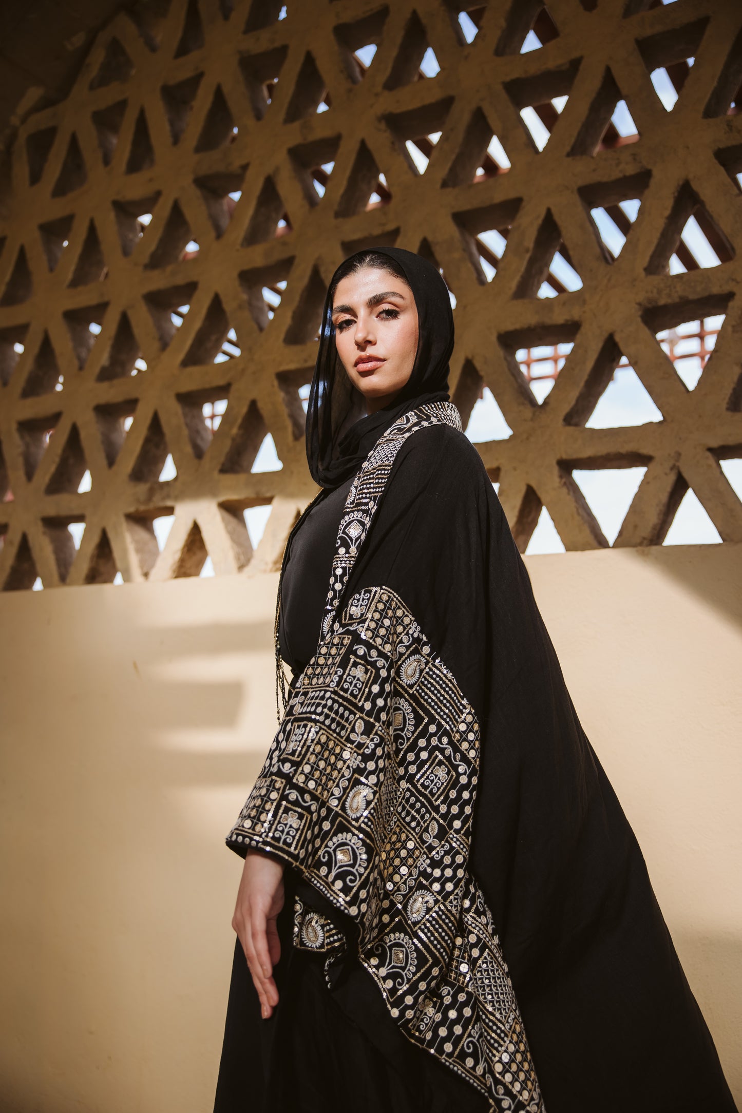 Zumuruda Kaftan in Black