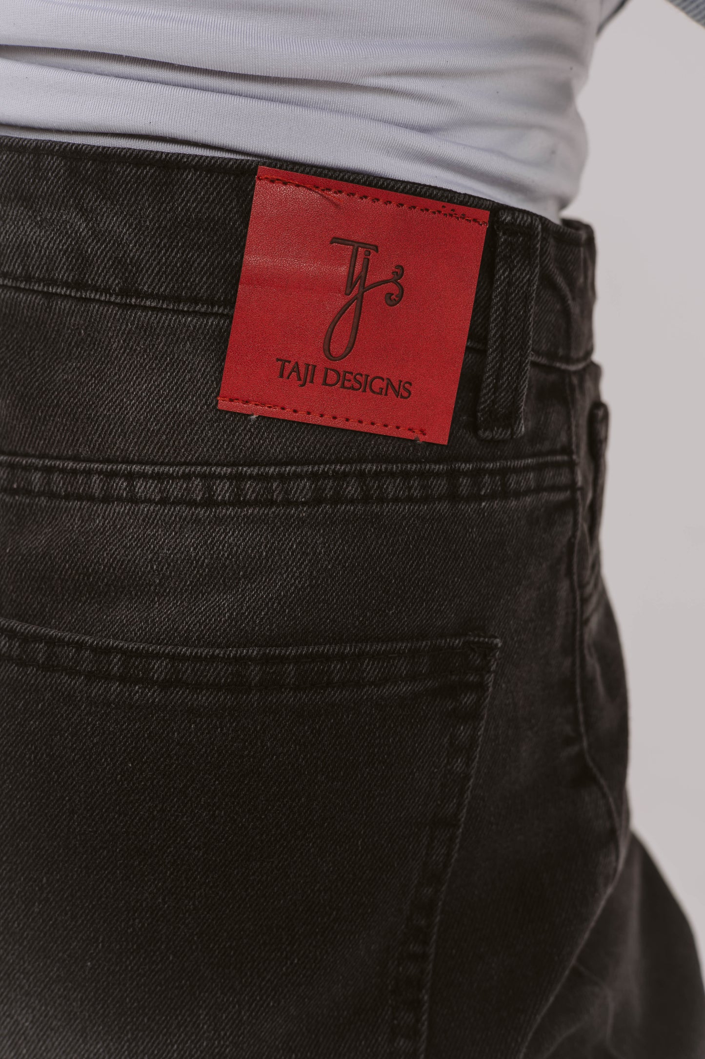 Straight Leg Denim pants in Dark Washed Gray