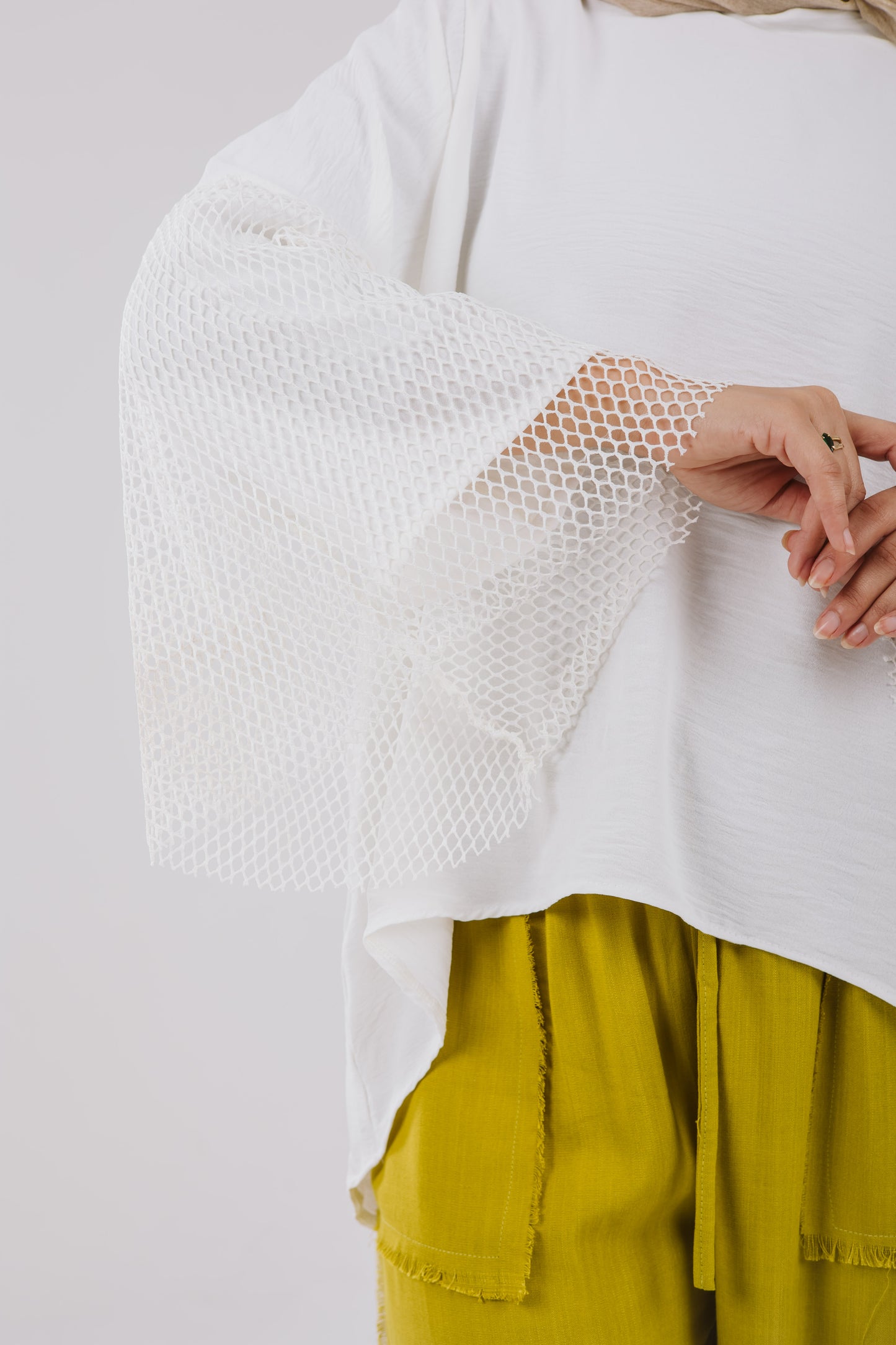 Net Sleeves High Low Top in White