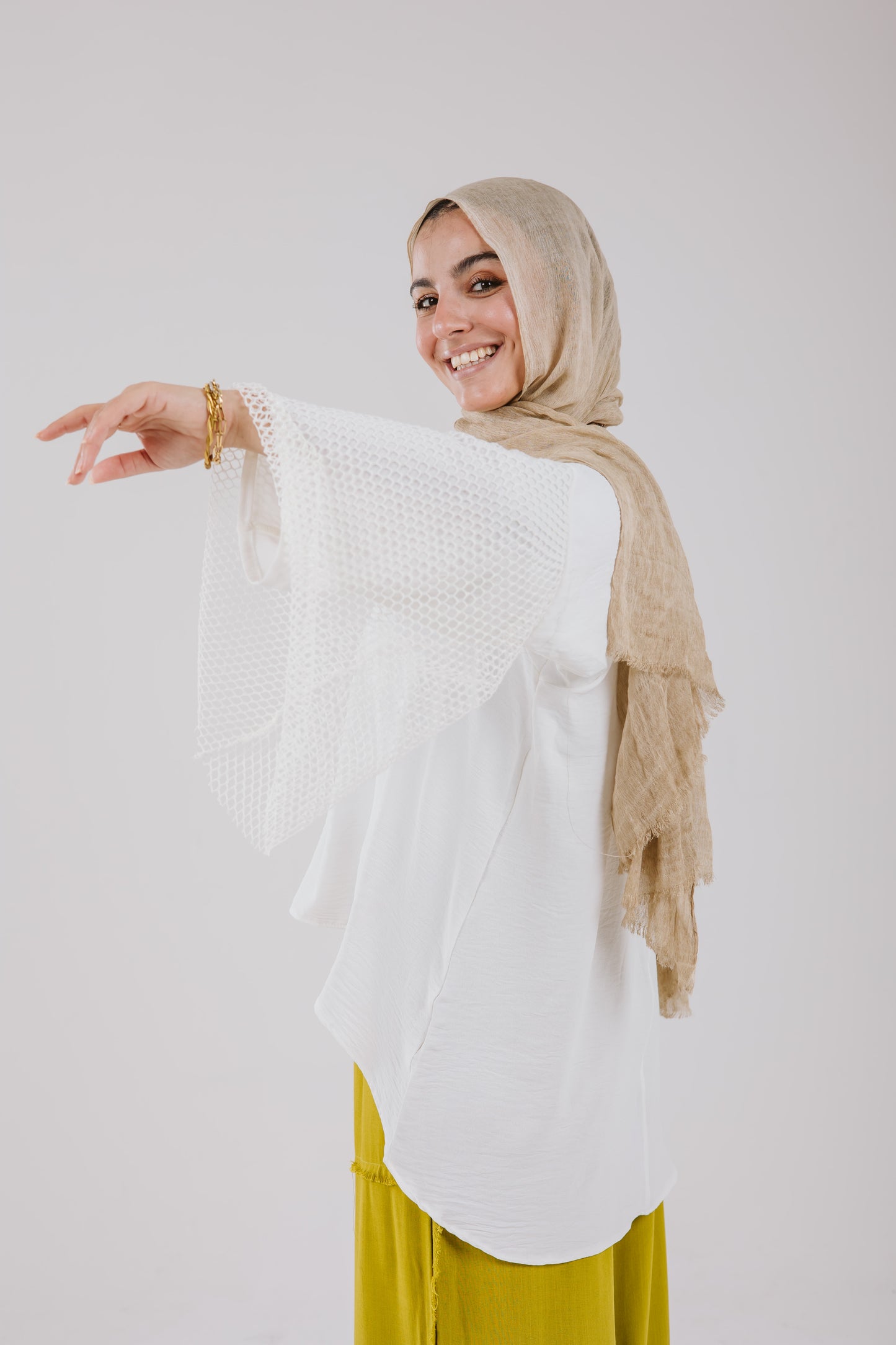 Net Sleeves High Low Top in White