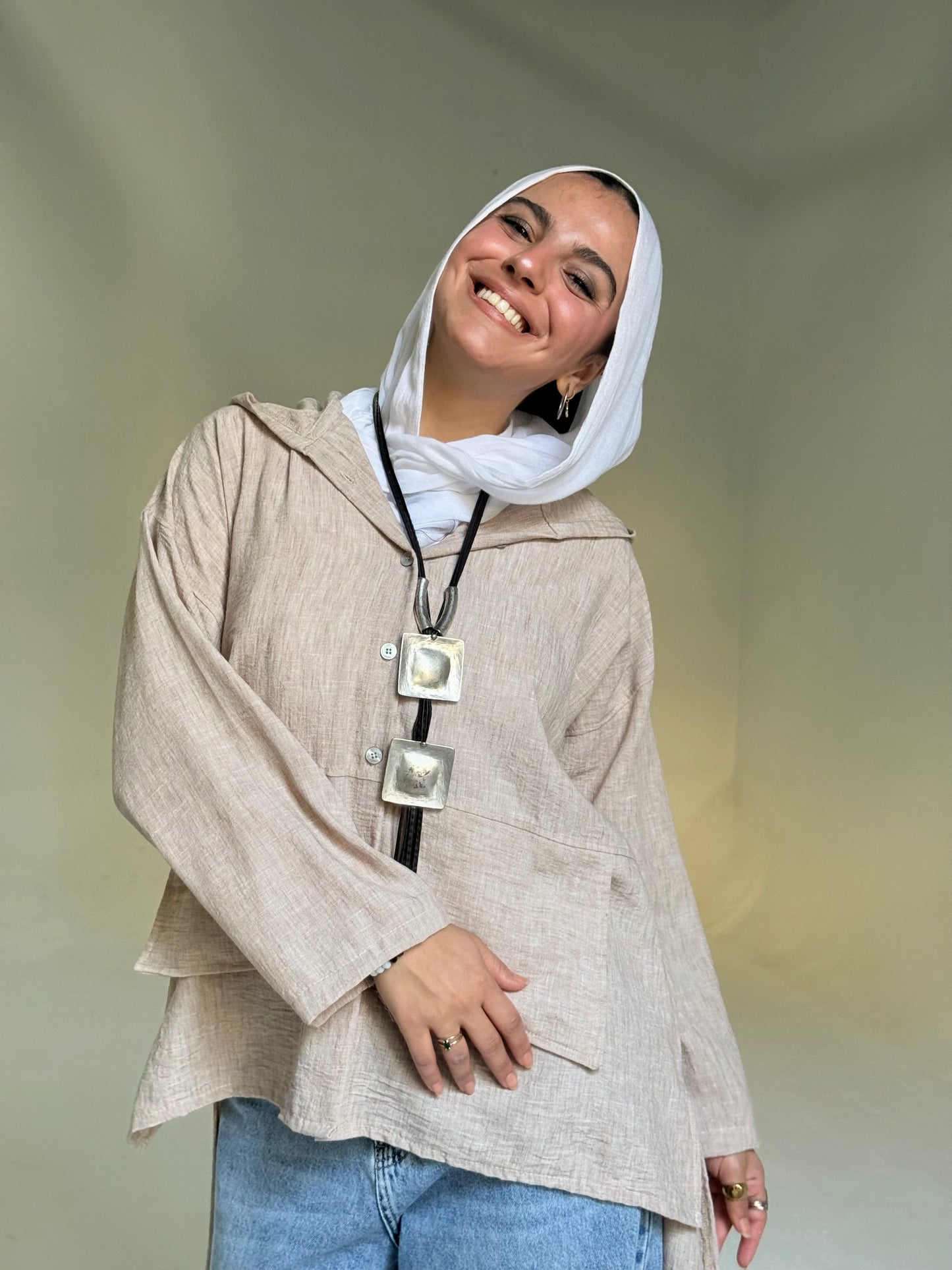 Hoodie High Low Pockets Shirt in Beige