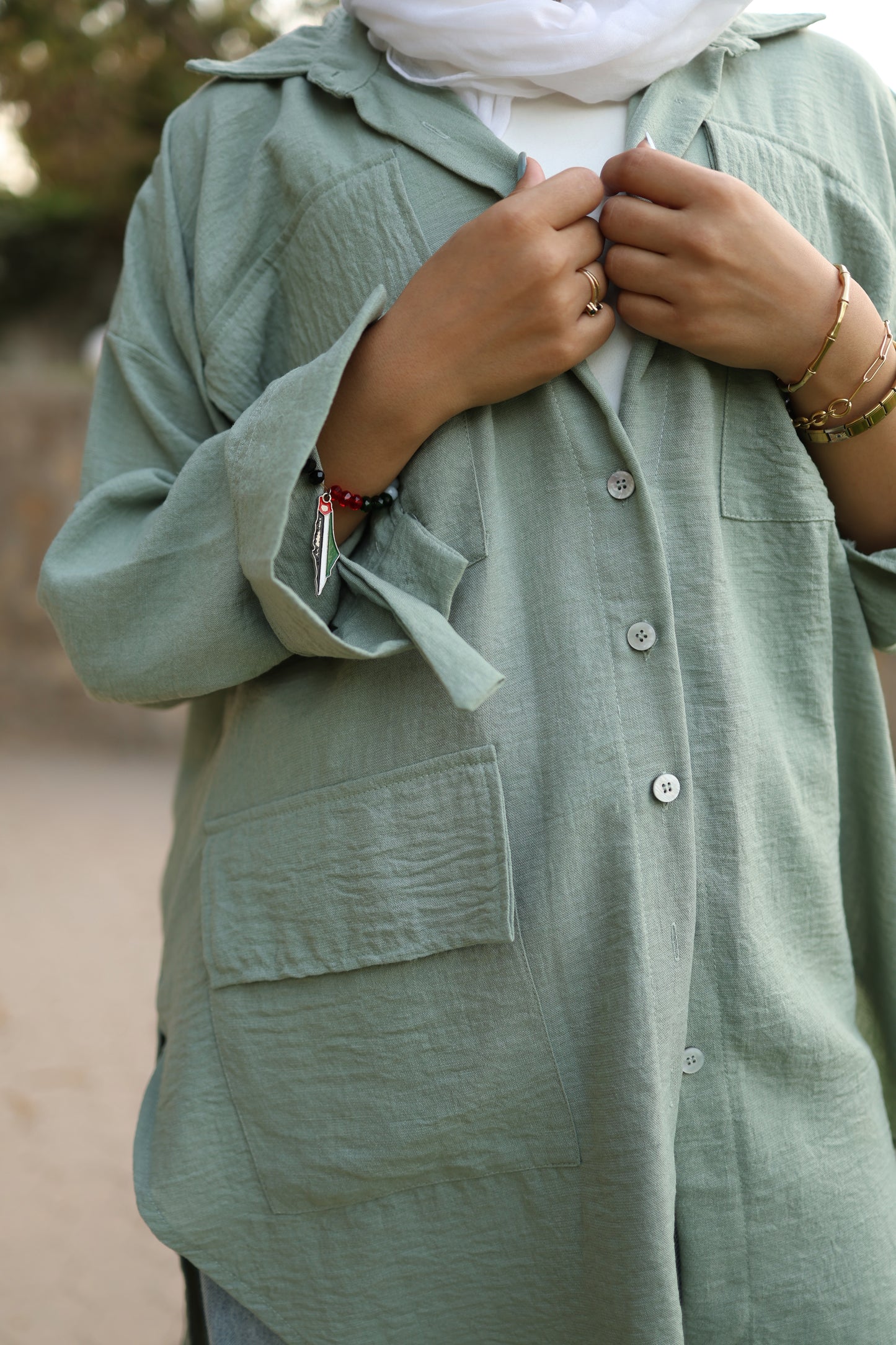 Pockets Linen High Low Shirt in Olive