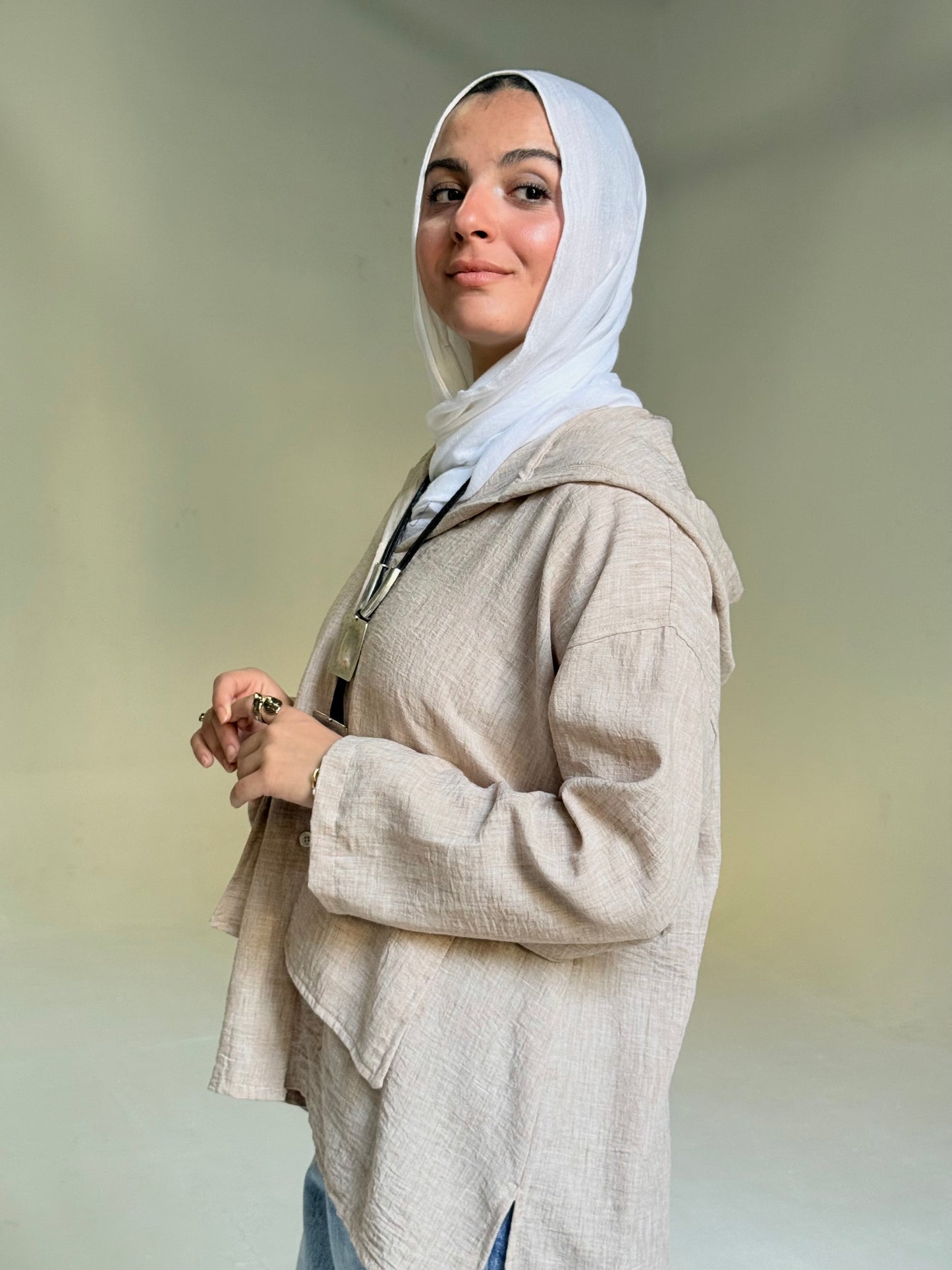 Hoodie High Low Pockets Shirt in Beige