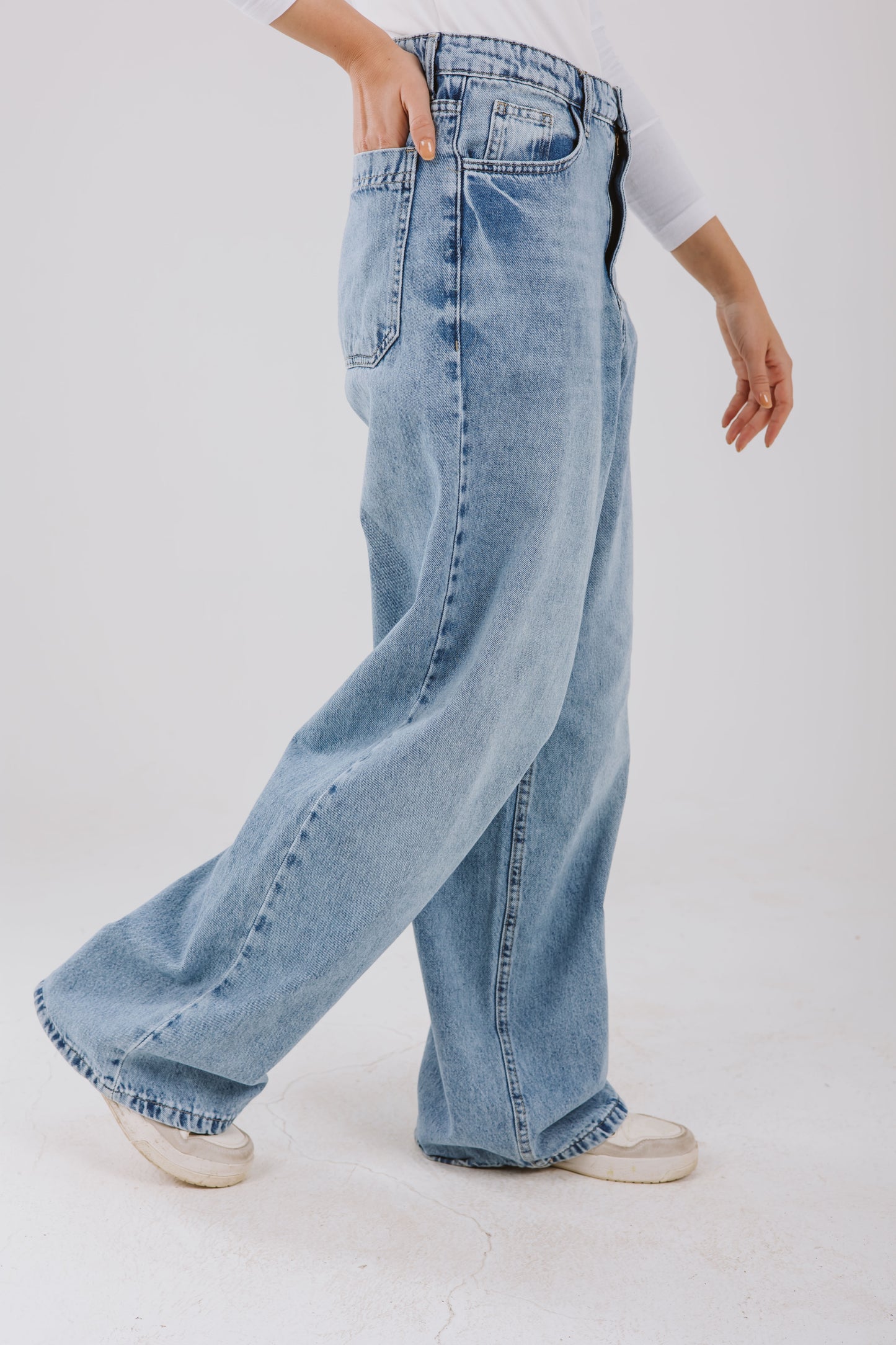 Straight Leg Denim Pants in Light Blue
