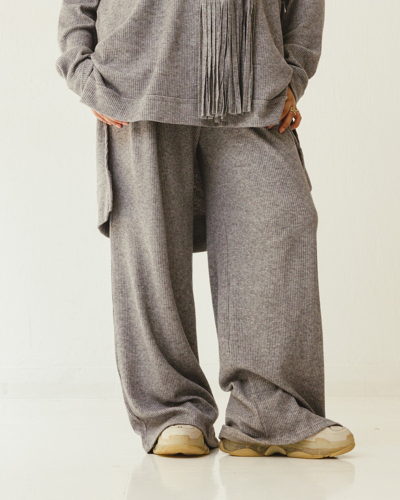 Cozy Fringes Scarf Knit Set in Grey