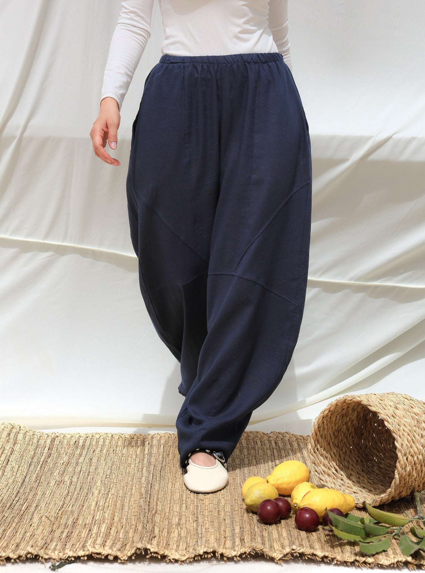 Barrel-leg Linen Pants in Navy Blue