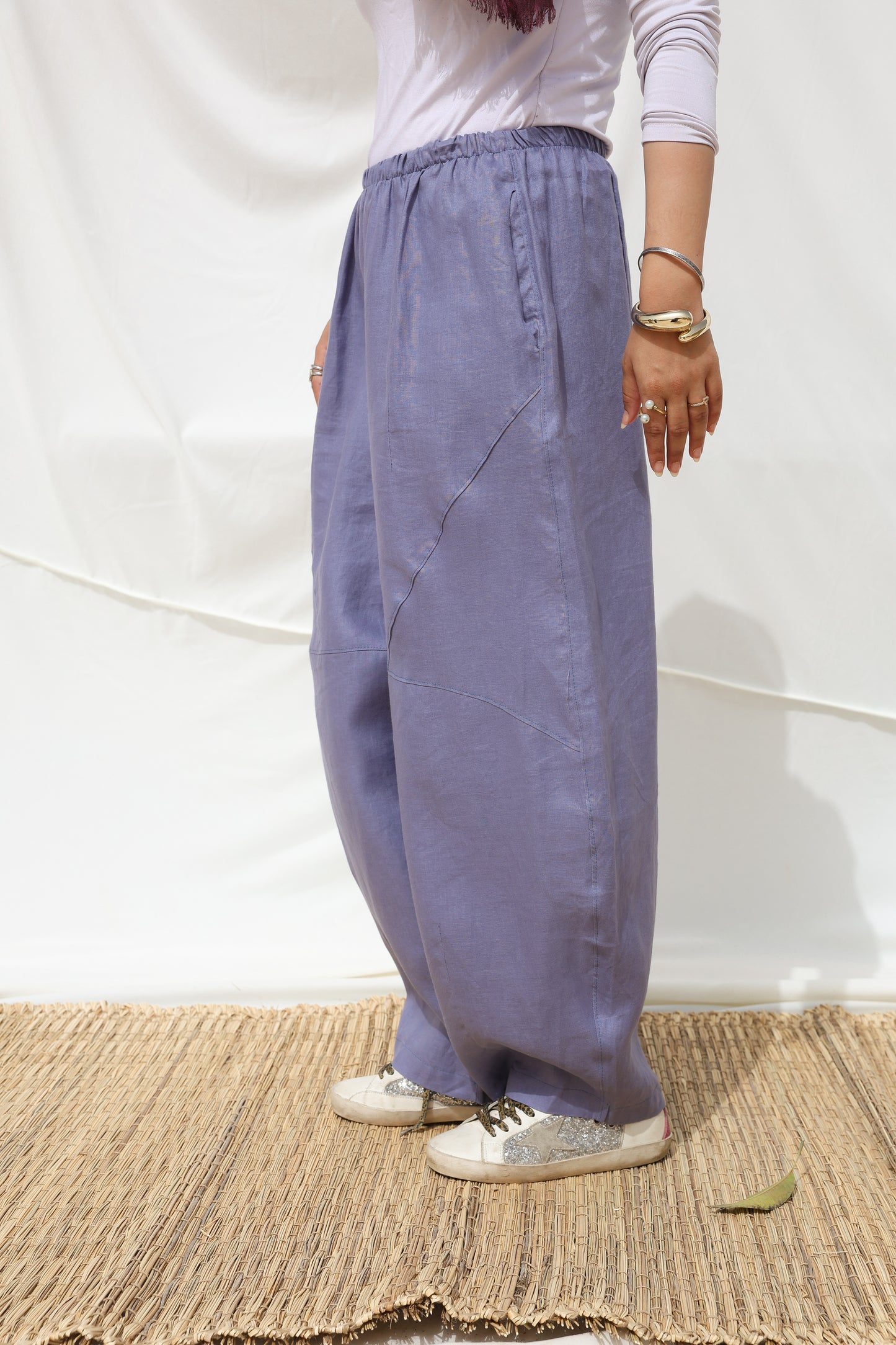 Barrel-leg Linen Pants in Blue Jeans