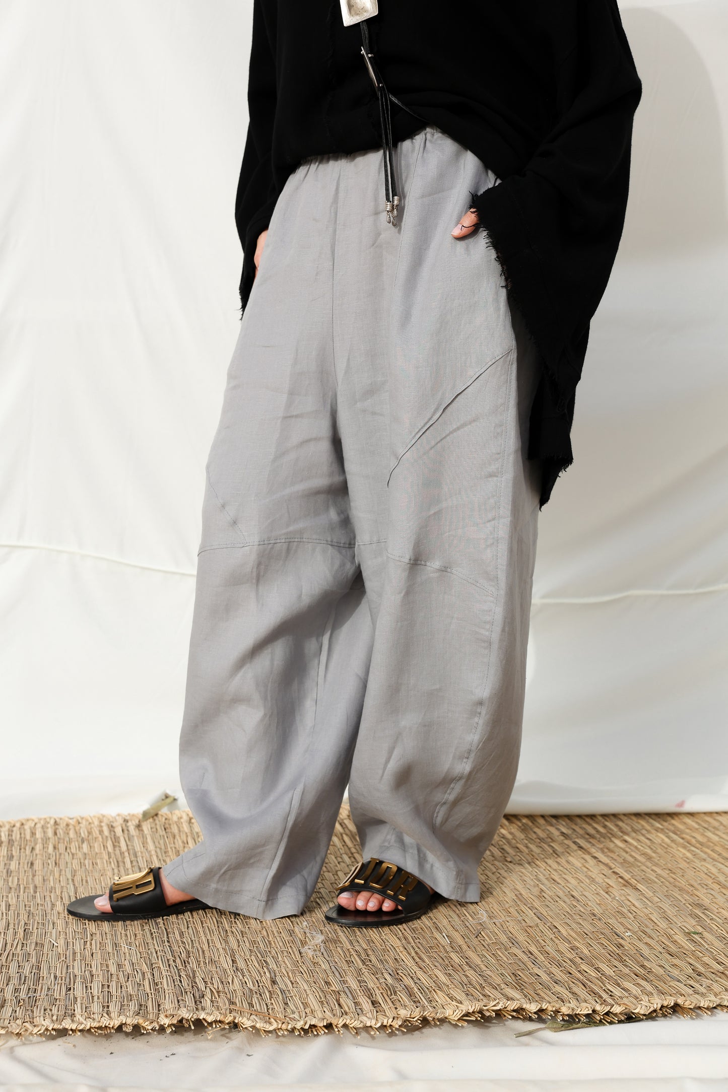 Barrel-leg Linen Pants in Grey
