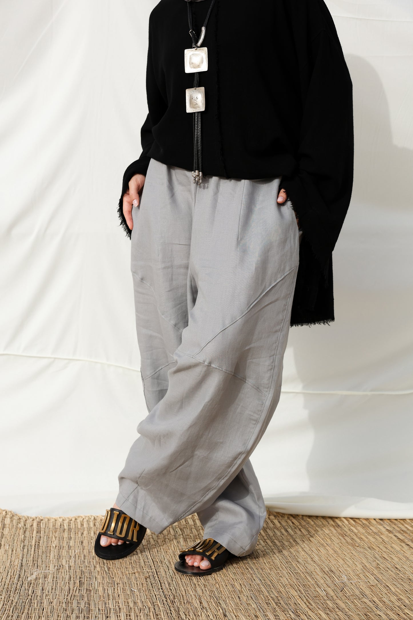 Barrel-leg Linen Pants in Grey