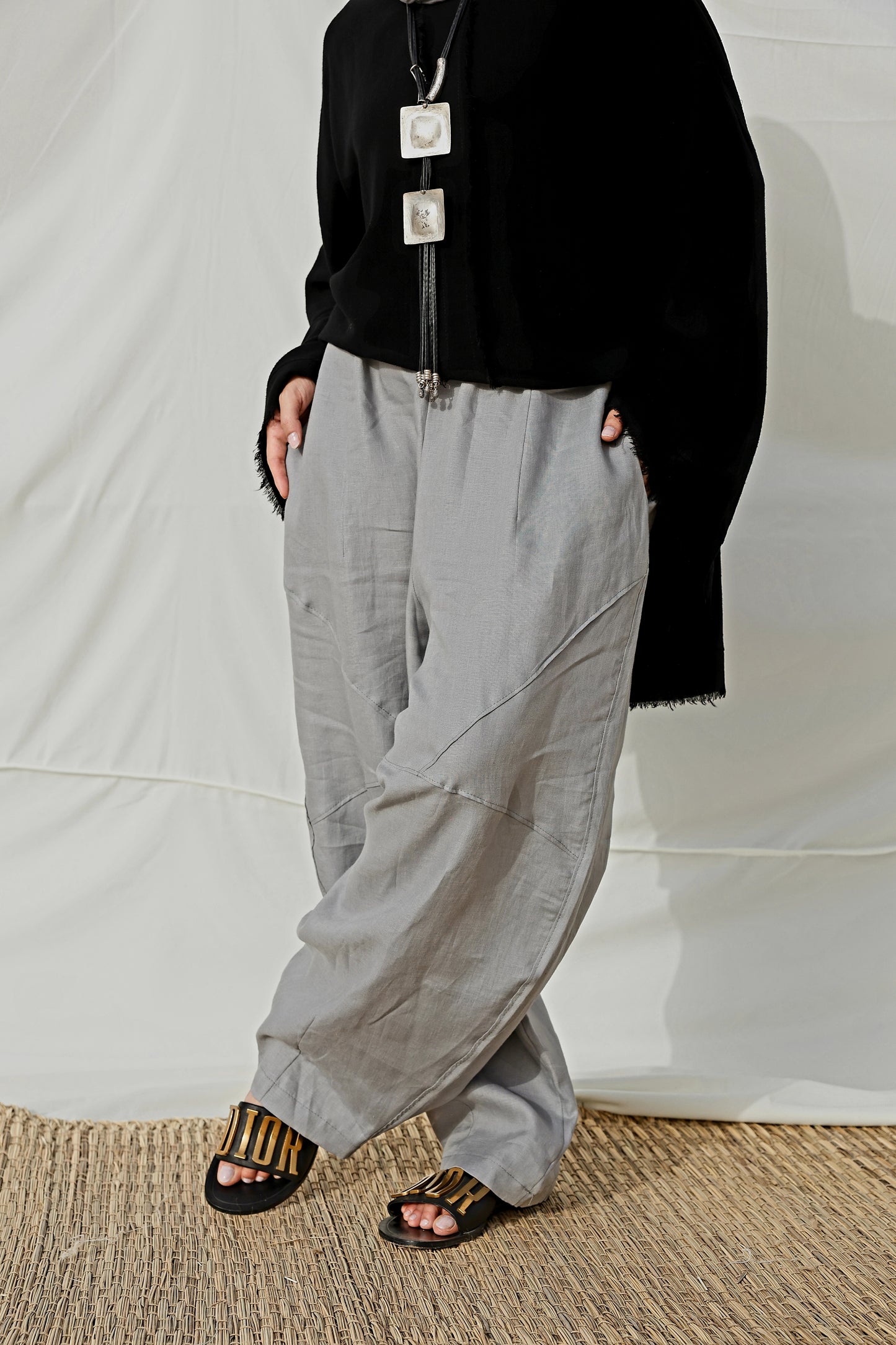 Barrel-leg Linen Pants in Grey