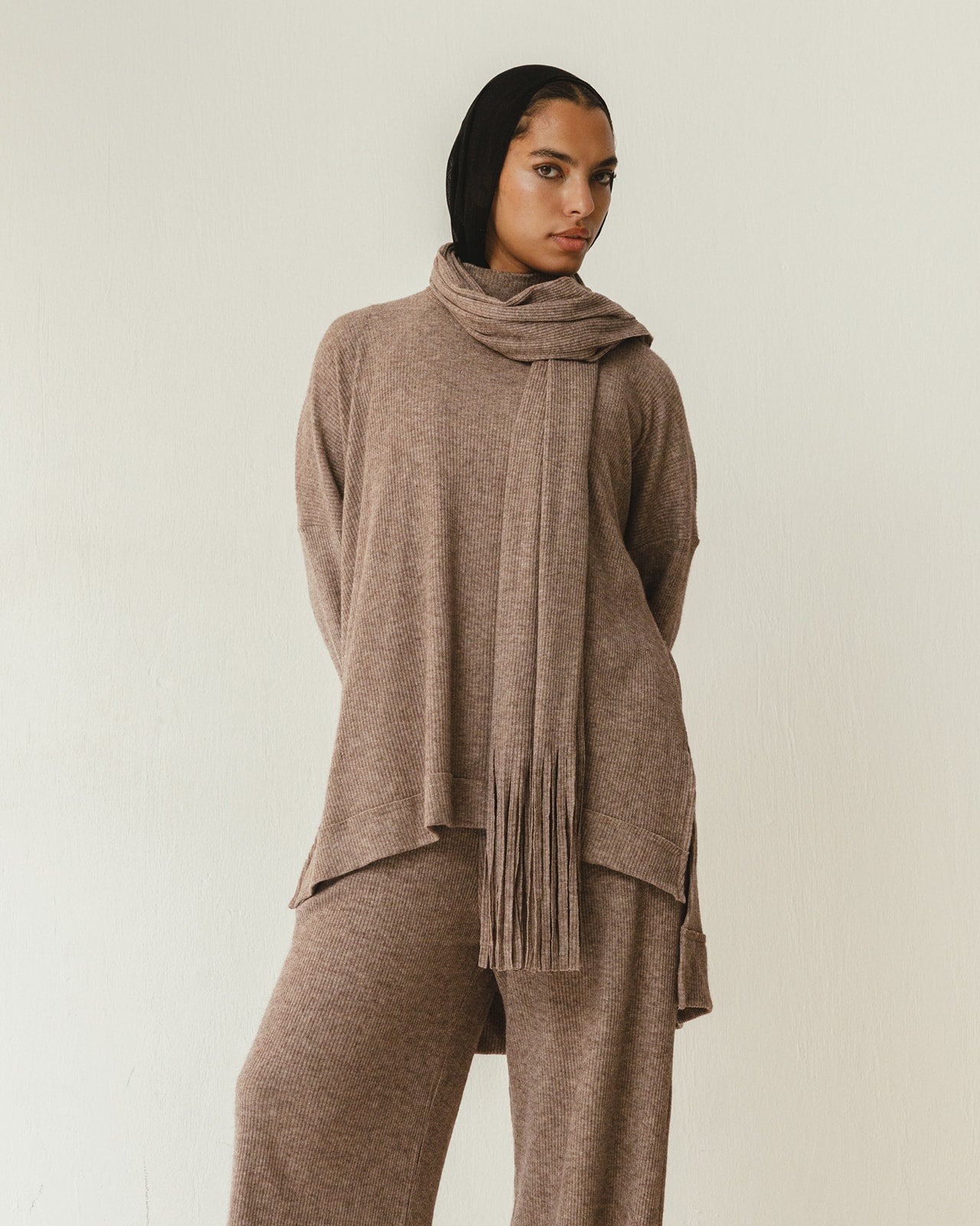 Cozy Fringes Scarf Knit Set in Mocha