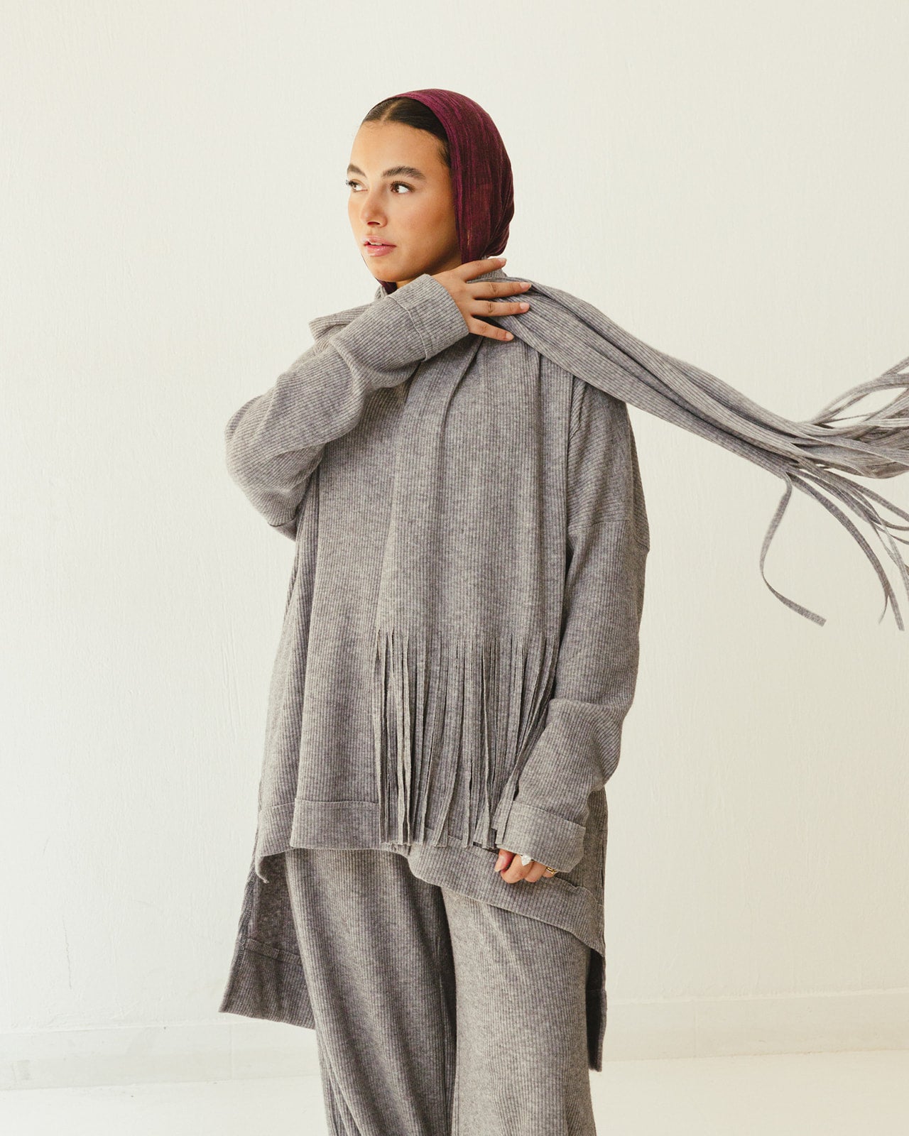 Cozy Fringes Scarf Knit Set in Grey