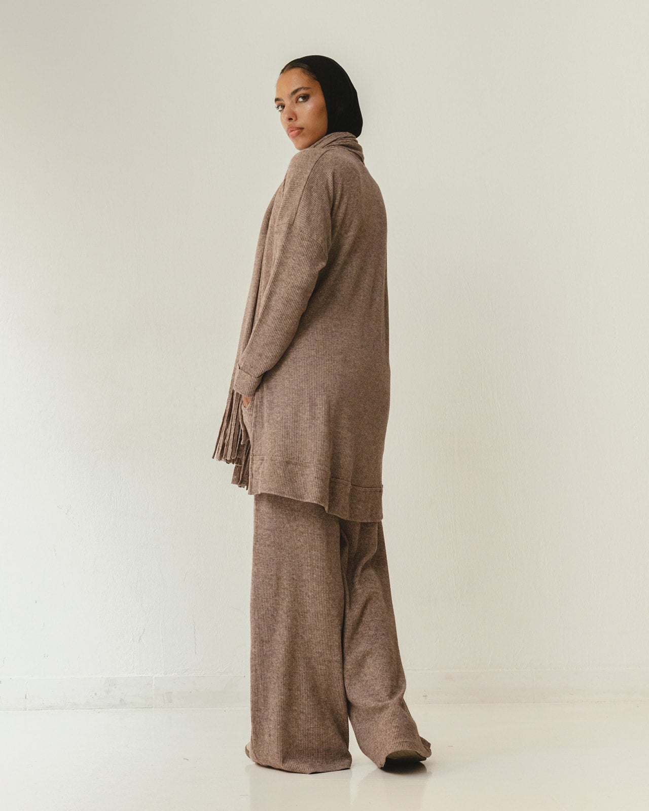 Cozy Fringes Scarf Knit Set in Mocha