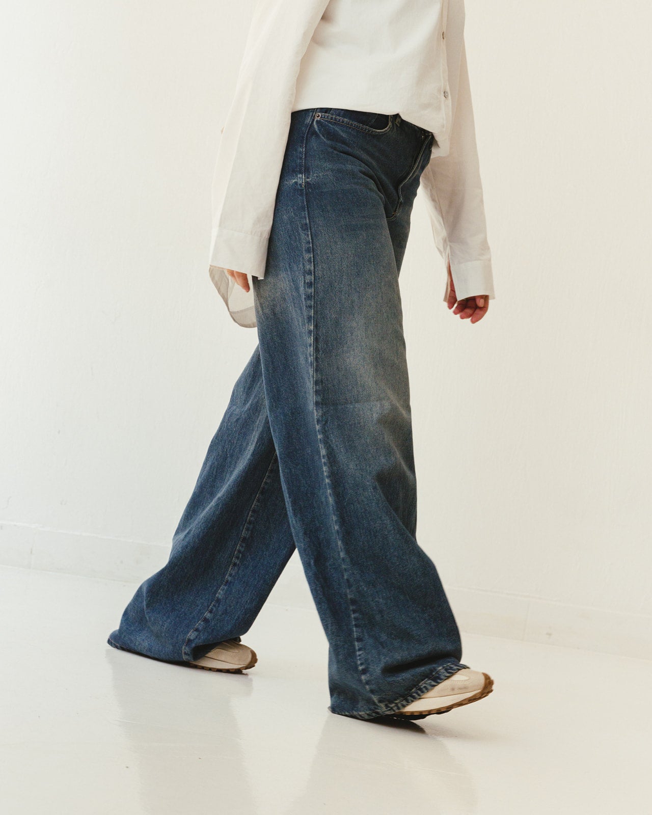 Wide leg washed Denim in Dark Blue