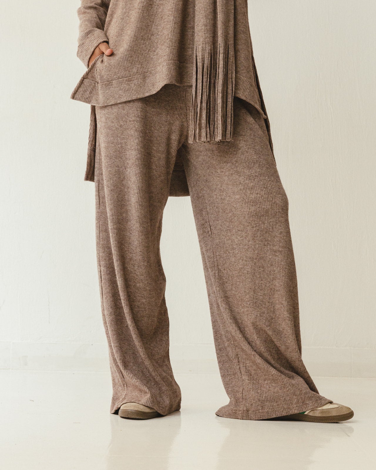 Cozy Fringes Scarf Knit Set in Mocha