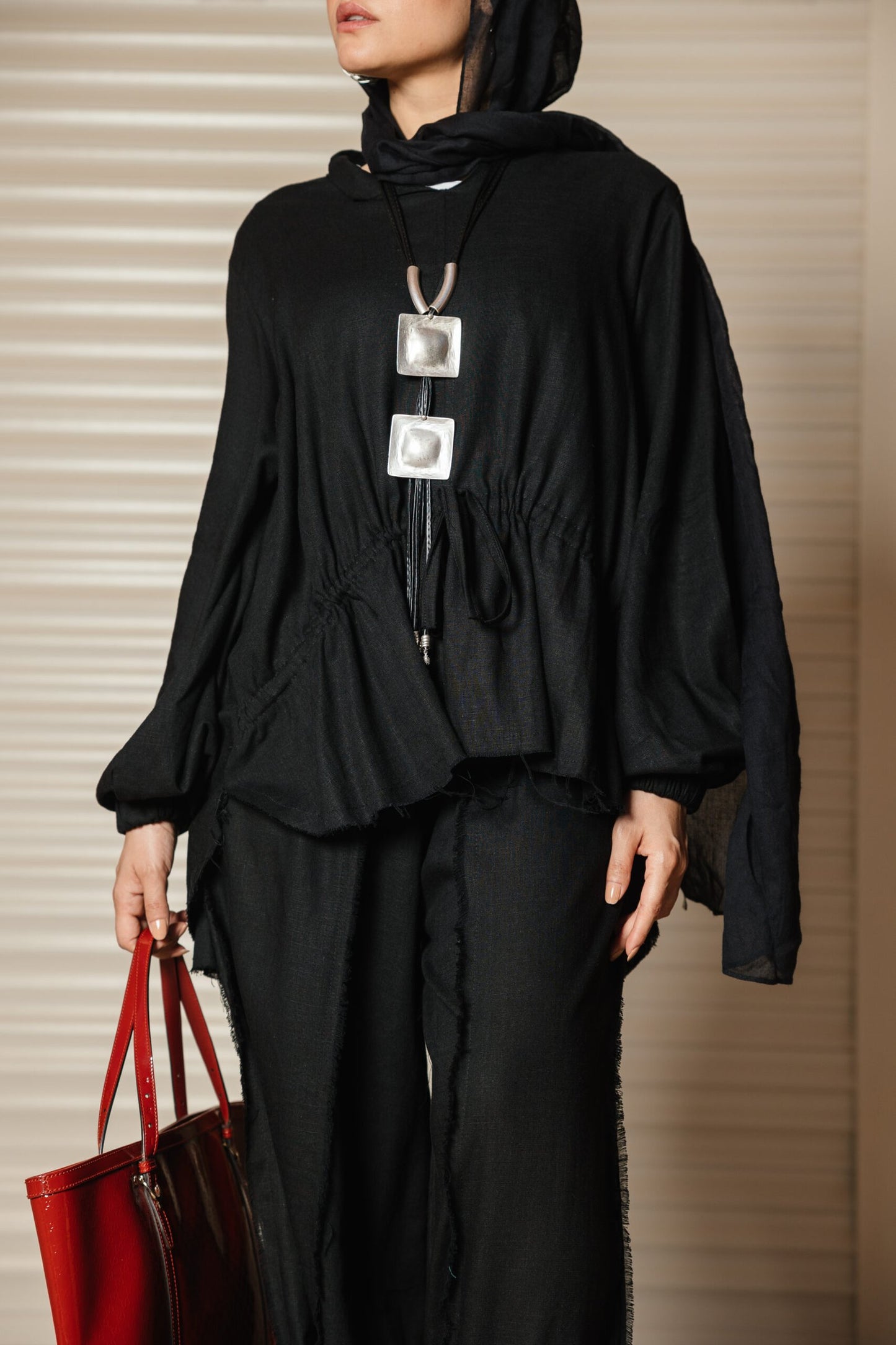 Linen flowy top in black