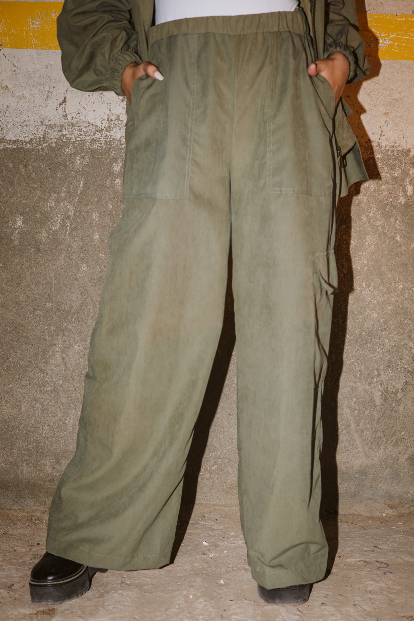 Wide pocket pants in olive