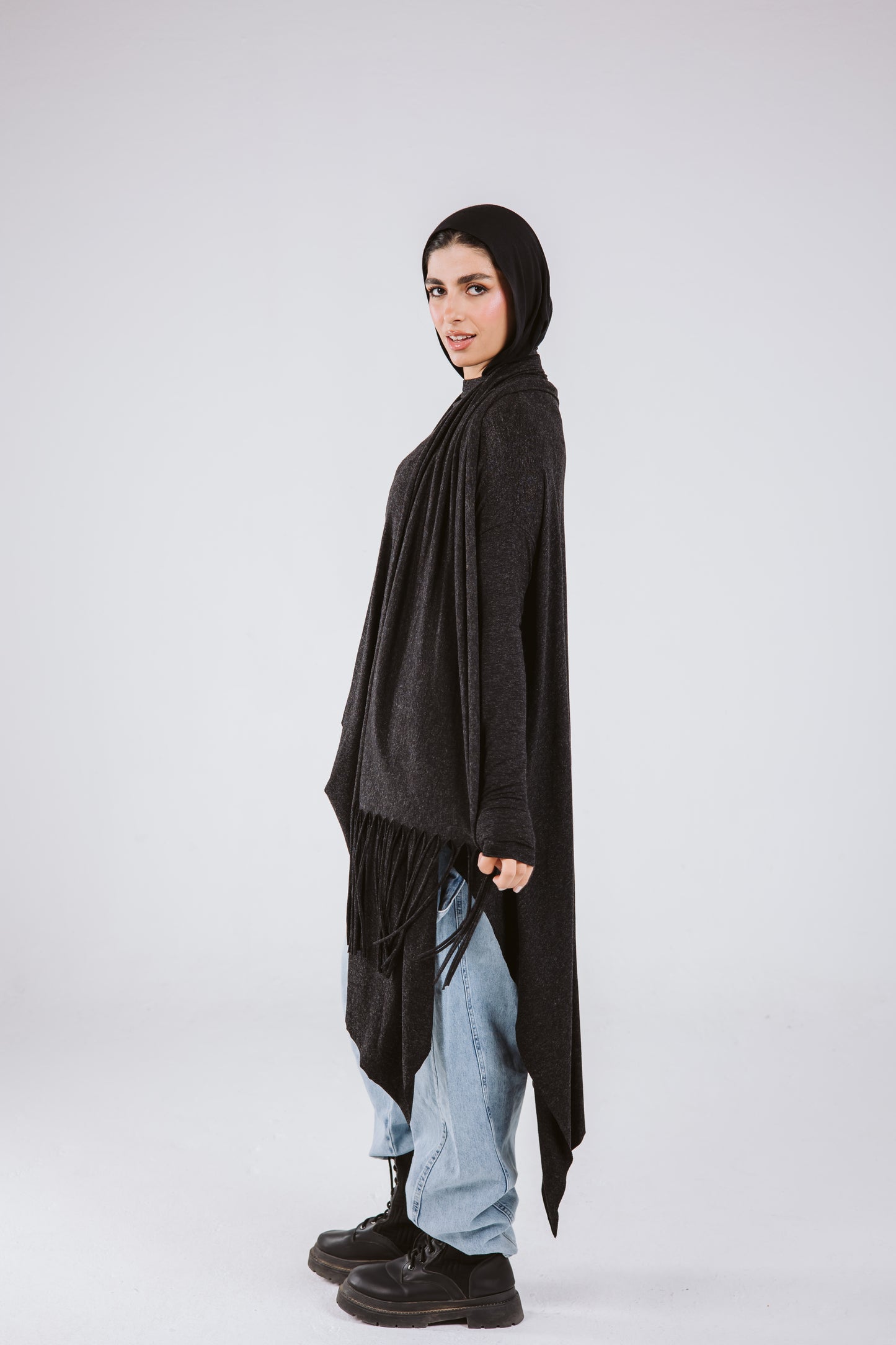 Waves Top with Fringes Scarf in Black