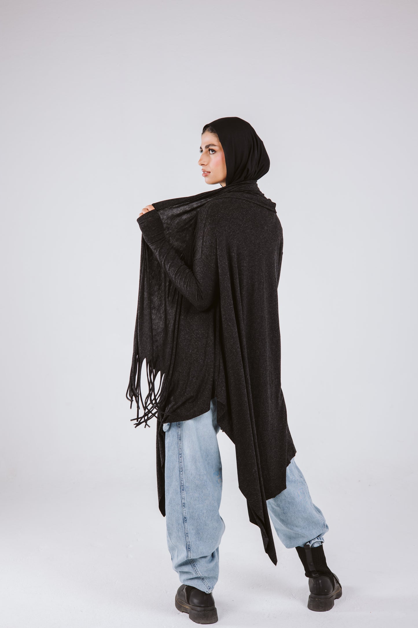 Waves Top with Fringes Scarf in Black