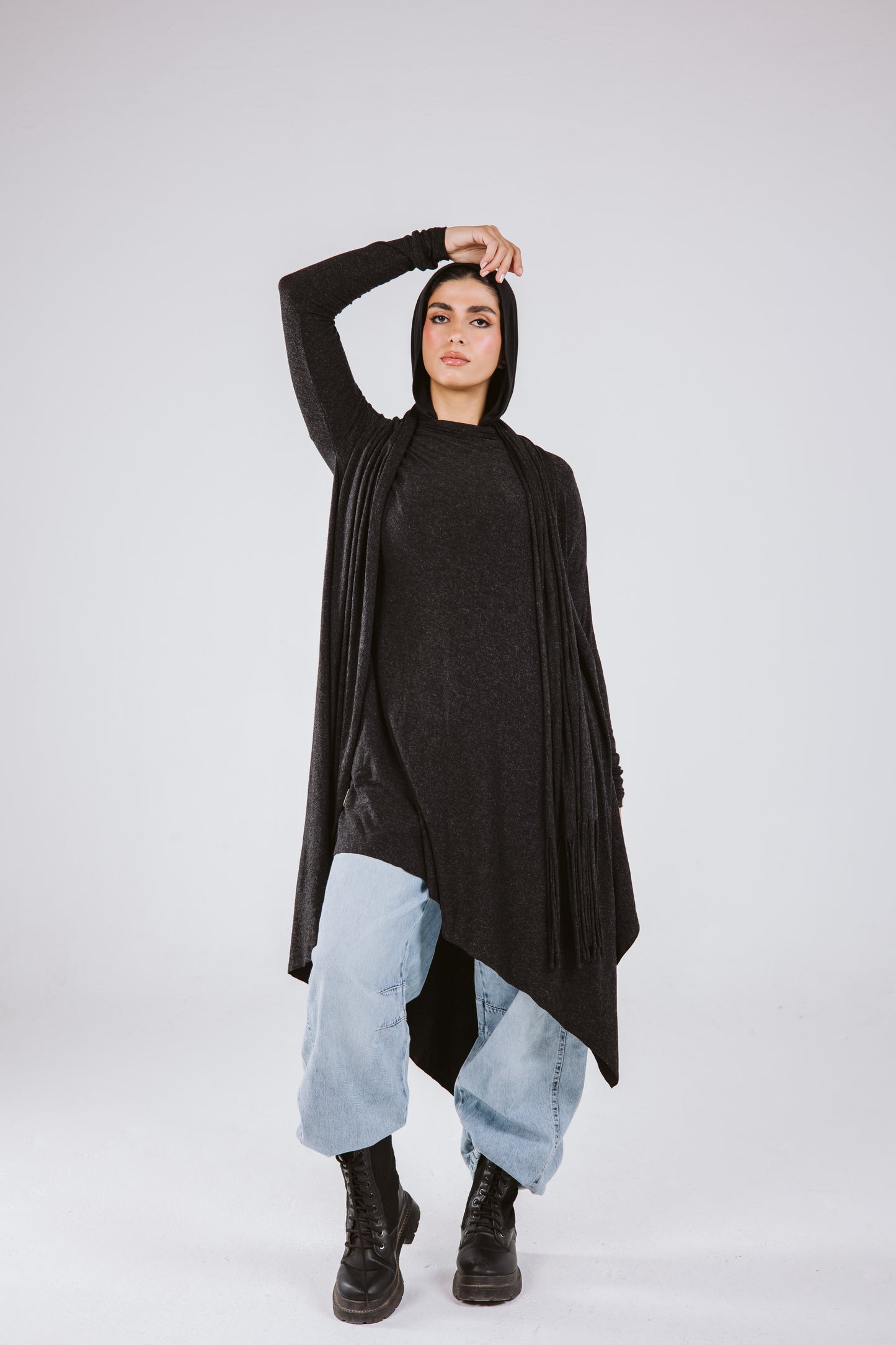 Waves Top with Fringes Scarf in Black