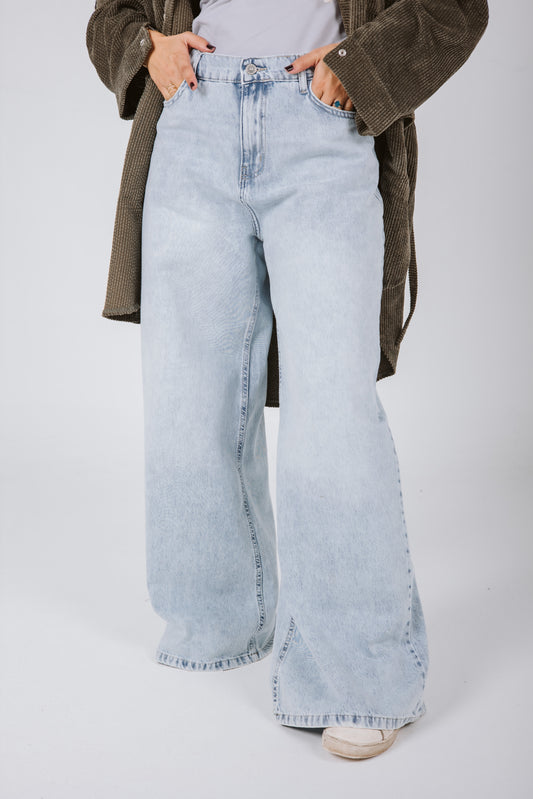 Wide leg Denim Pants in Light Blue