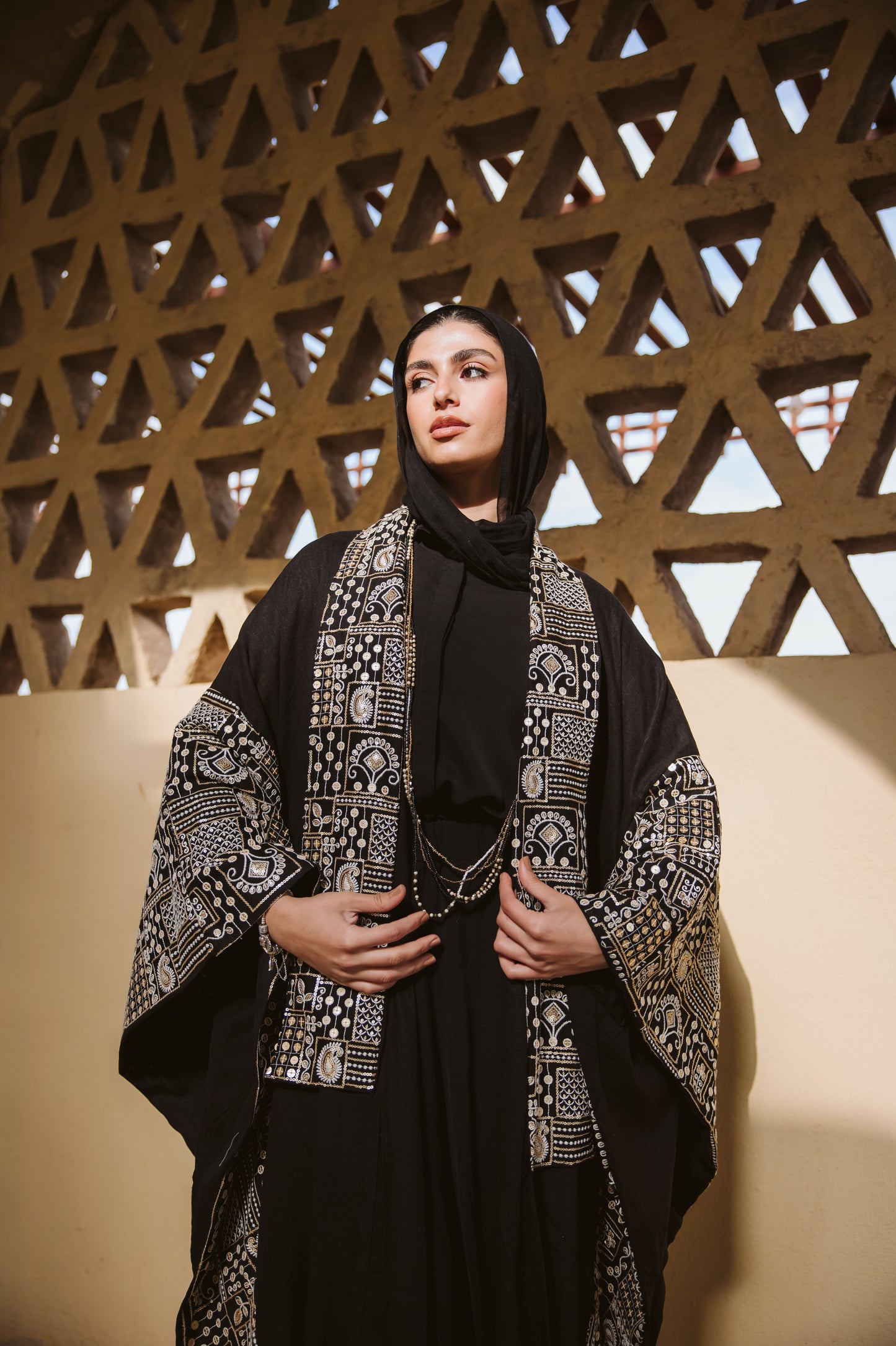 Zumuruda Kaftan in Black