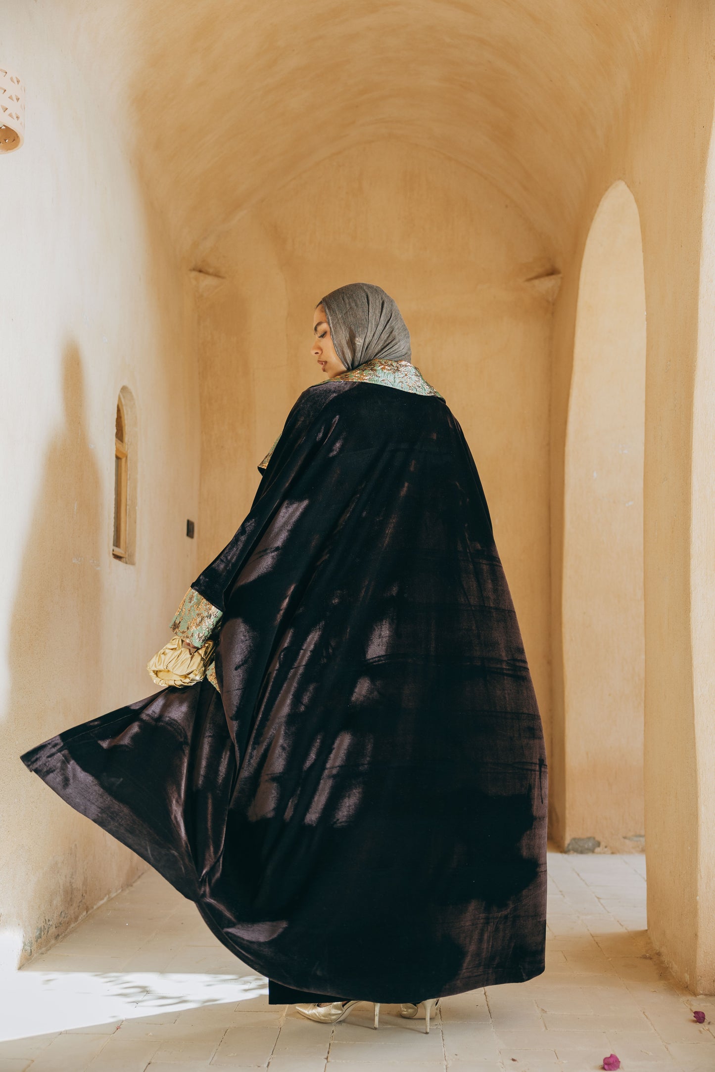 Dayee Kaftan in Brown