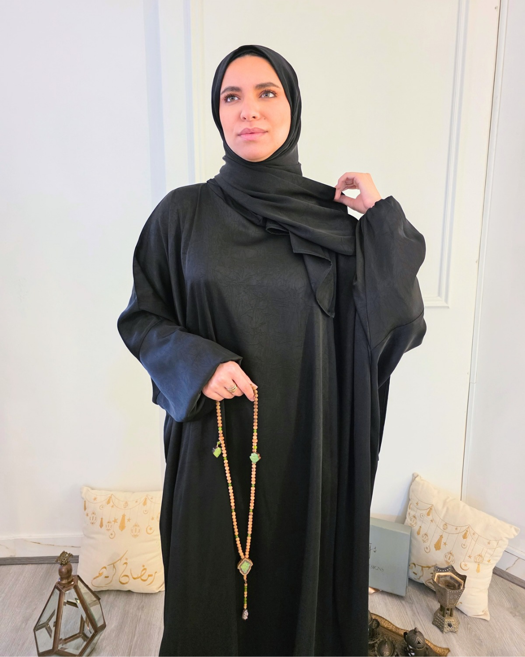 Calligraphy Embroidery Isdal in Black