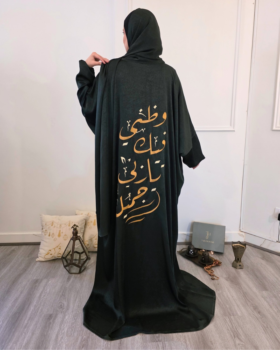 Calligraphy Embroidery Isdal in Olive