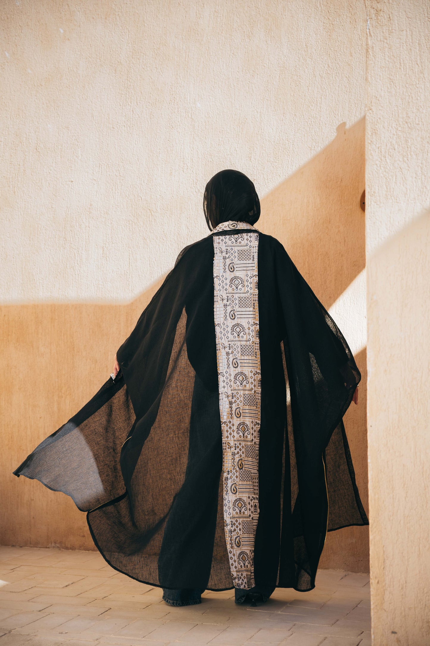 Anwar Linen Kaftan in Black