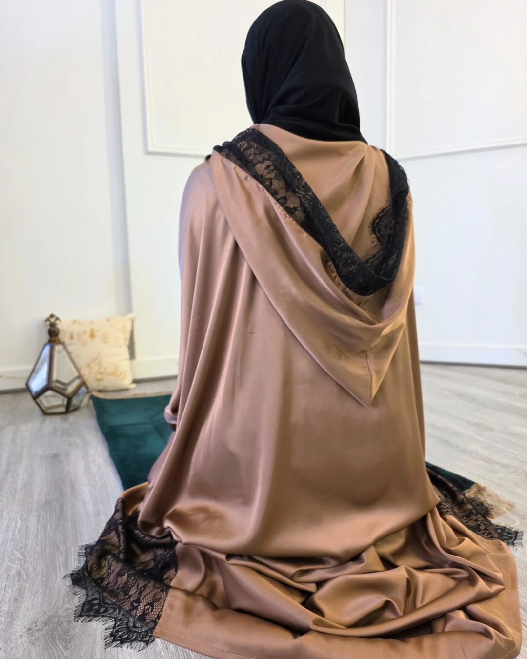 Signature Lace Isdal in Cafe