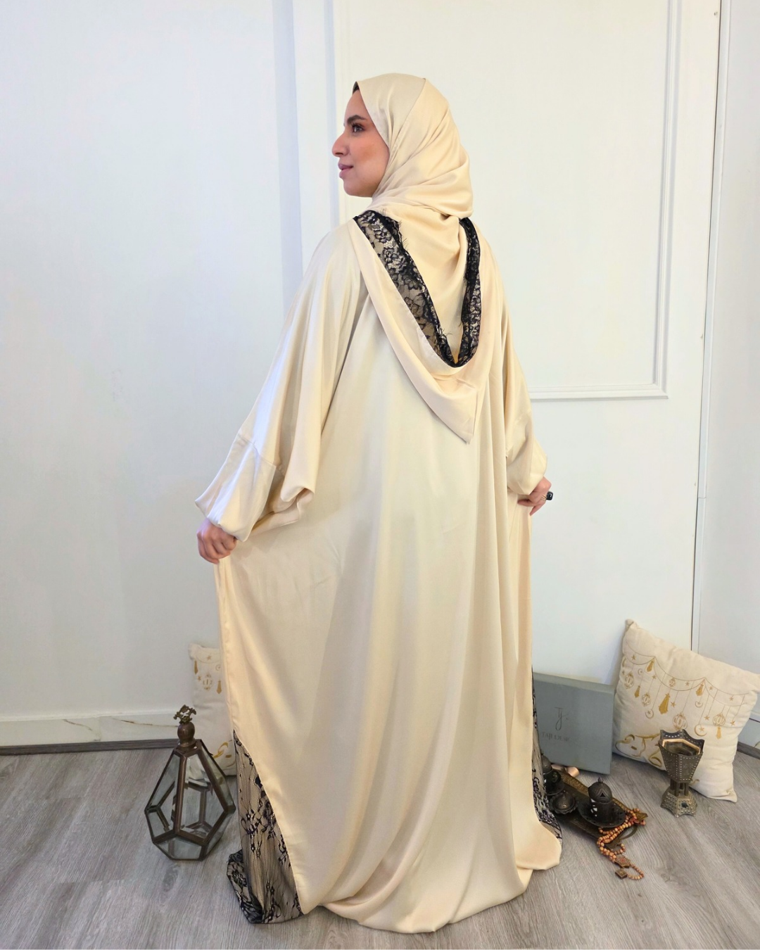 Signature Lace Isdal in off white