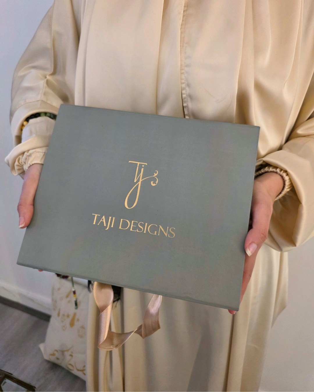 Signature Lace Isdal in Cafe