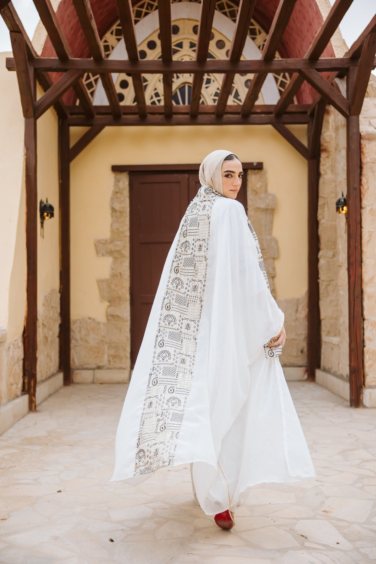 Anwar Linen Kaftan in white