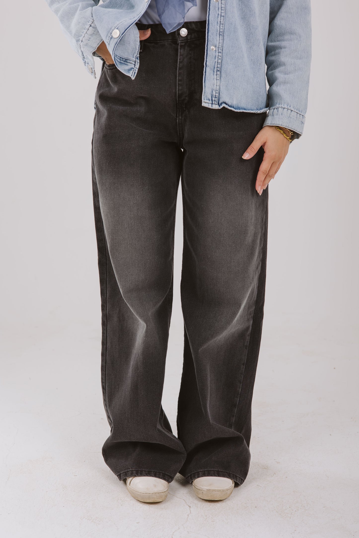 Straight Leg Denim pants in Dark Washed Gray