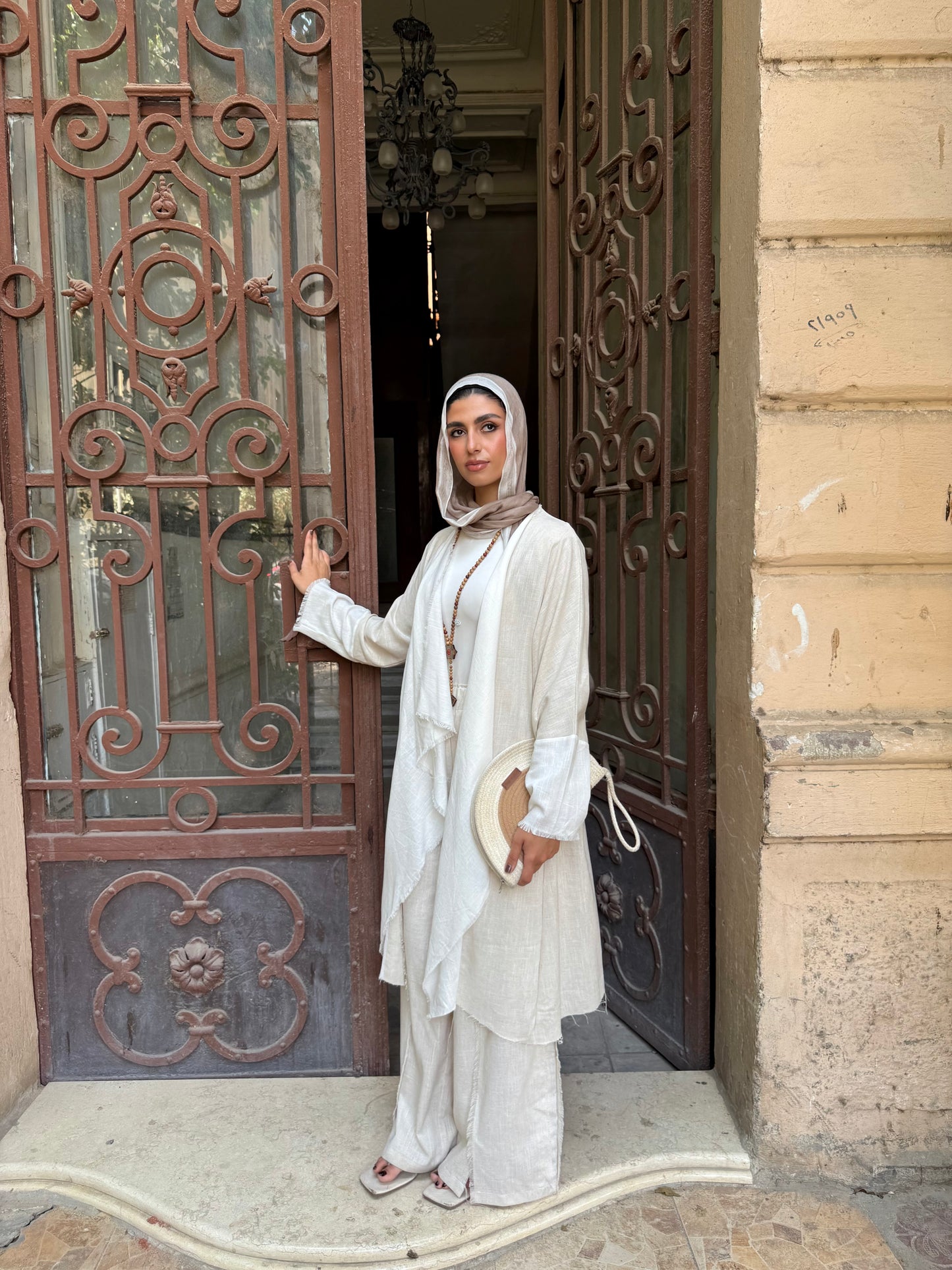 The Bicolor Linen Set in Latte