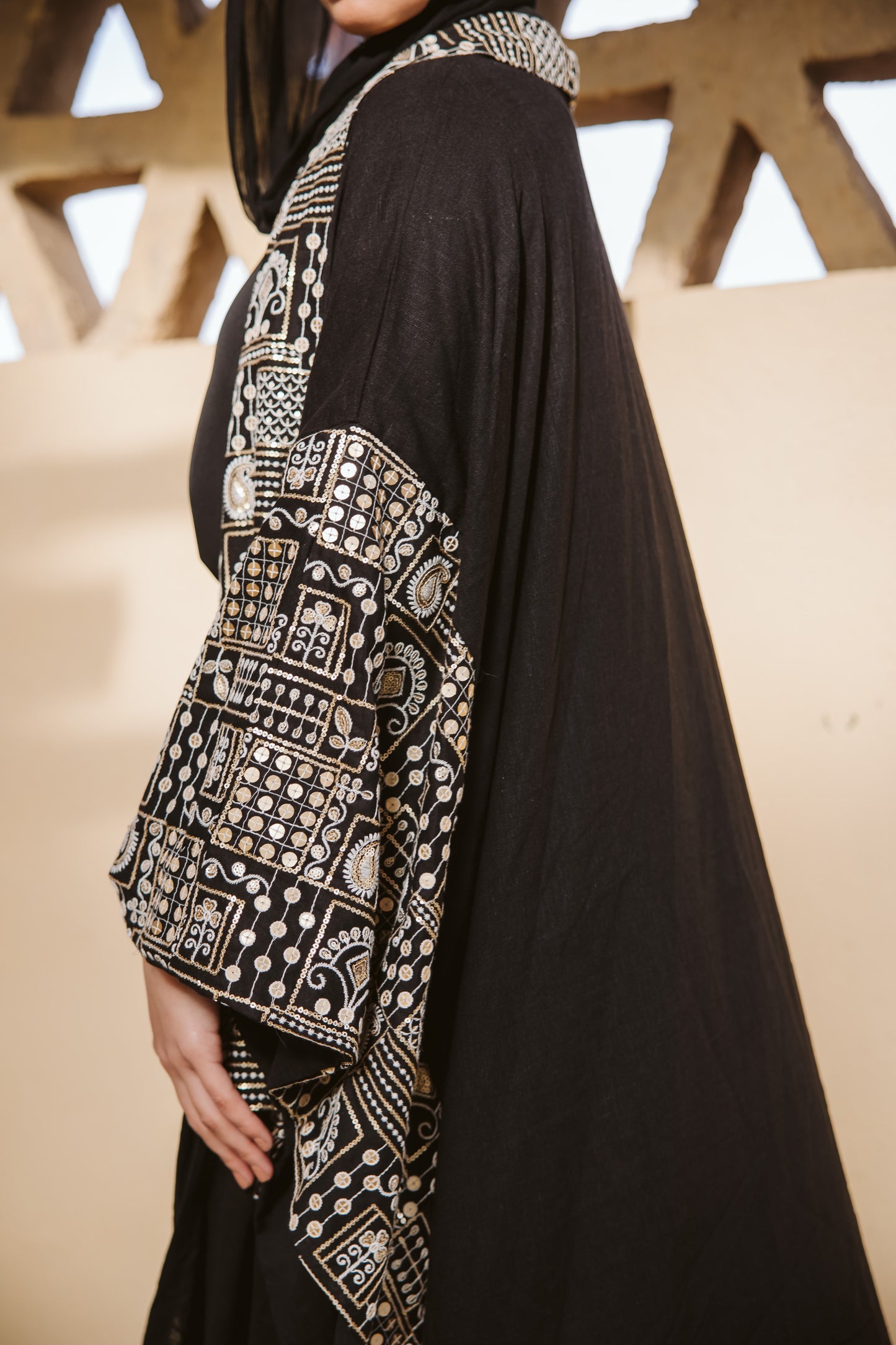 Zumuruda Kaftan in Black