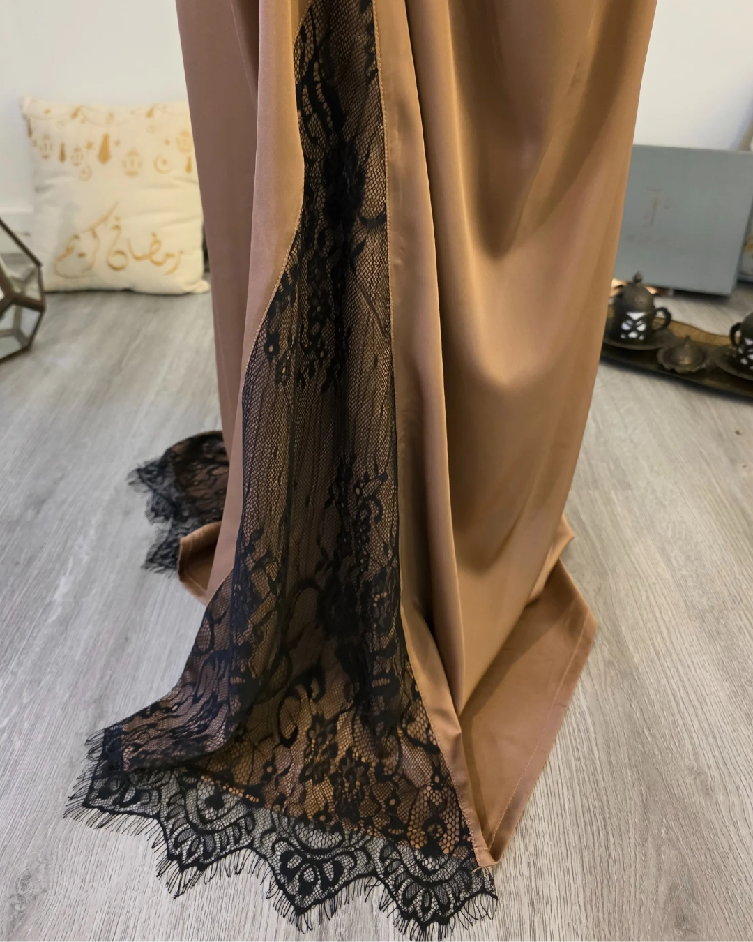 Signature Lace Isdal in Cafe