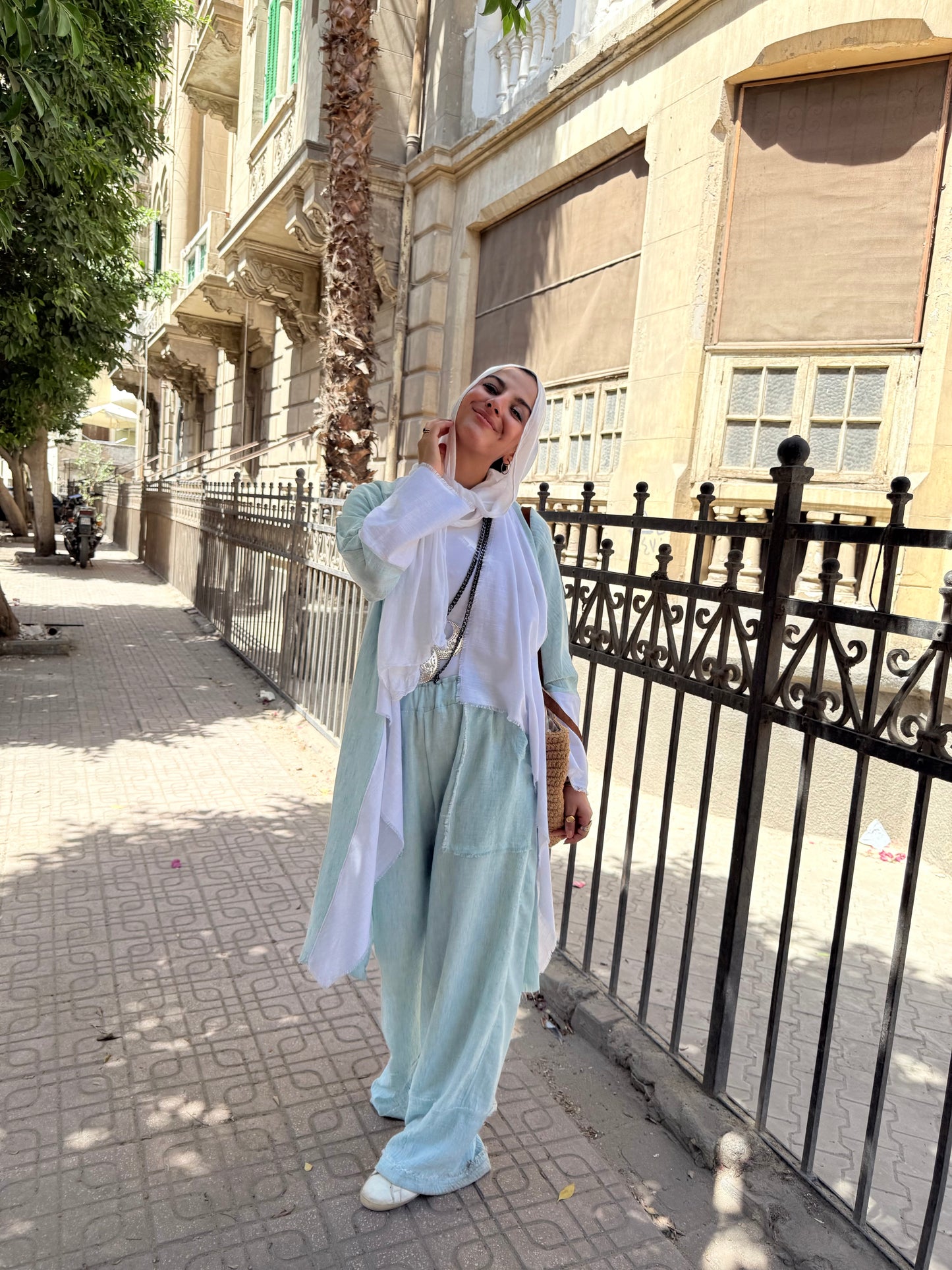 The Bicolor Linen Set in Aqua Blue